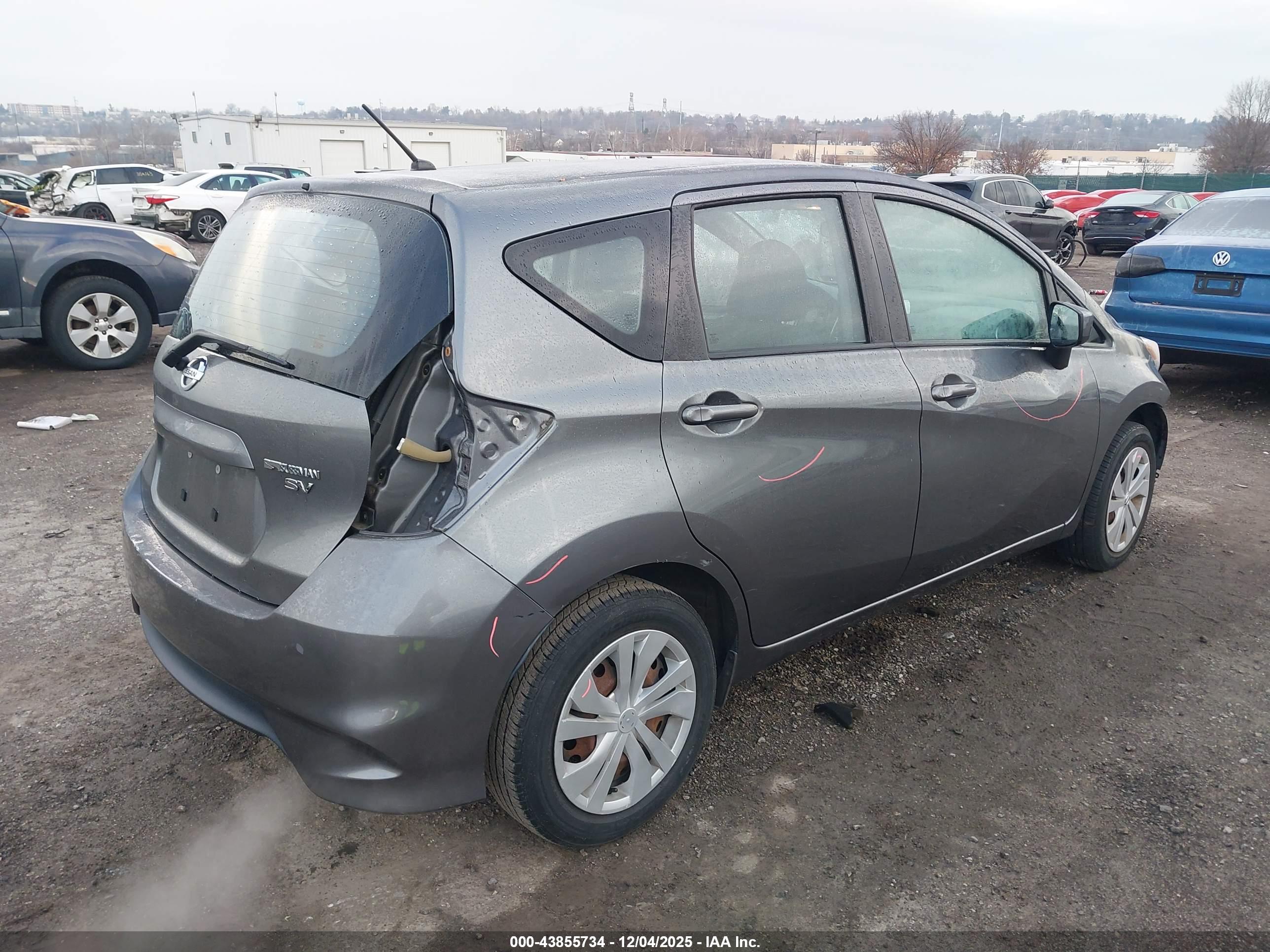 NISSAN VERSA image 4