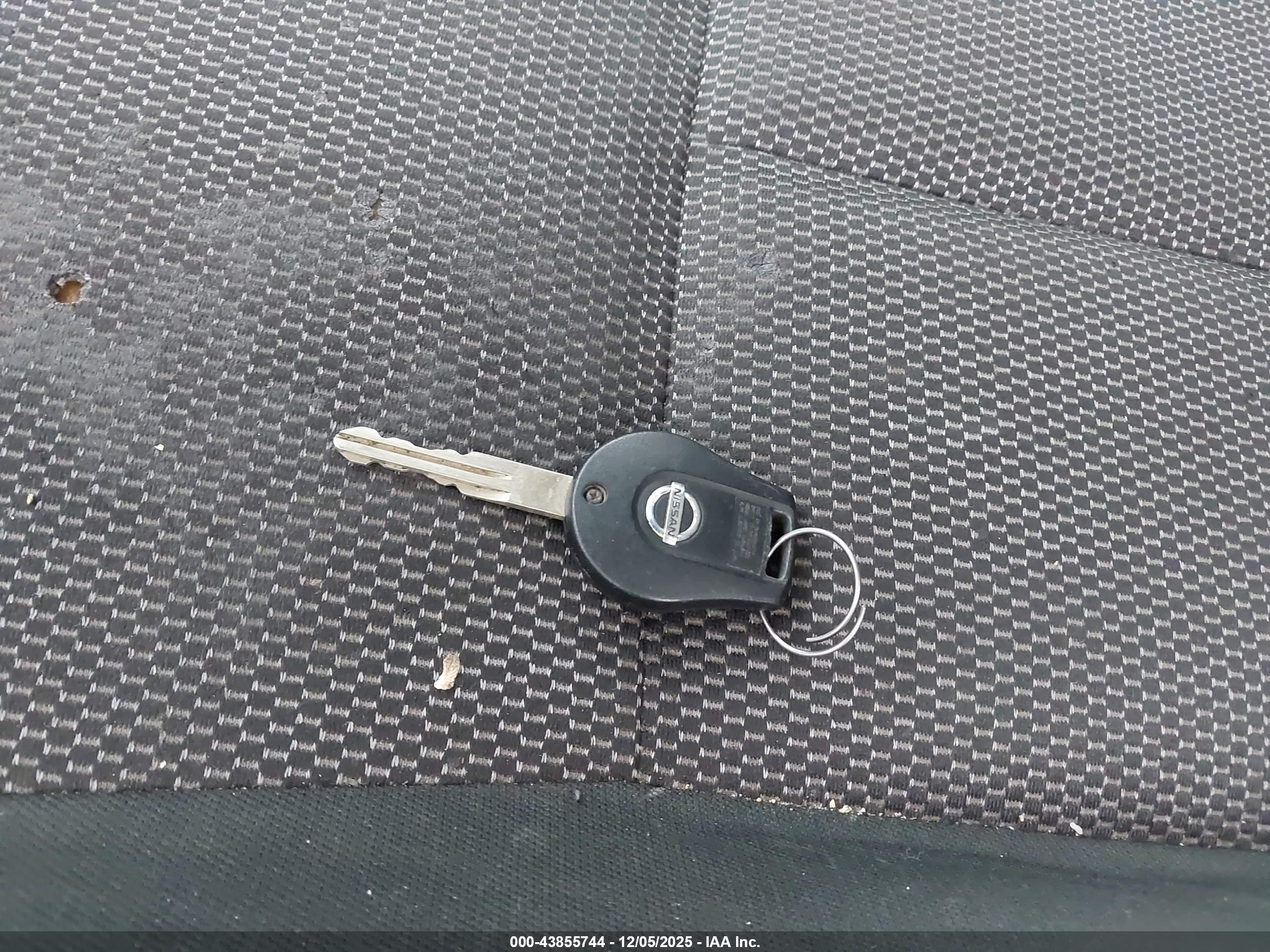 NISSAN VERSA image 11