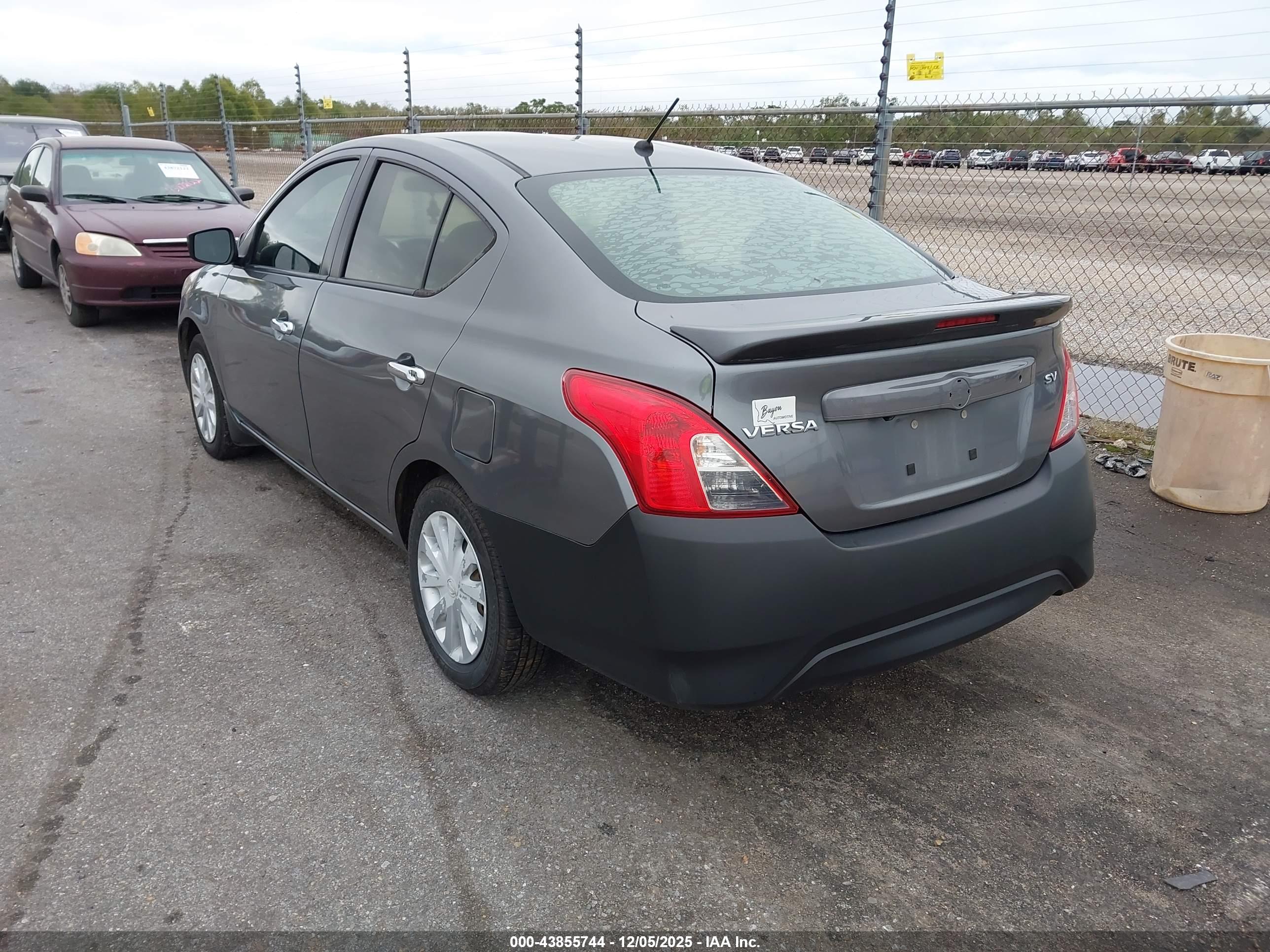 NISSAN VERSA image 3