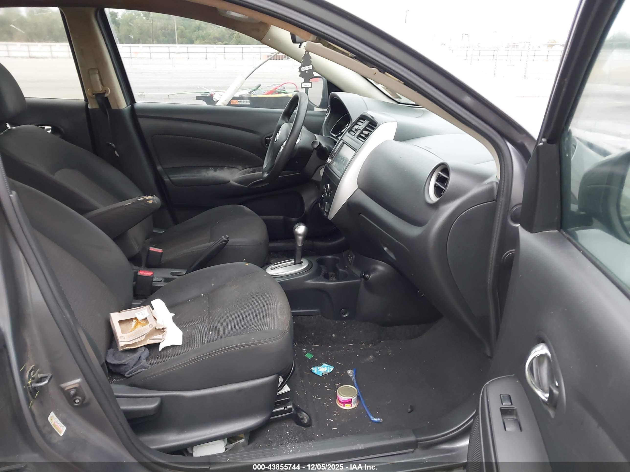 NISSAN VERSA image 5
