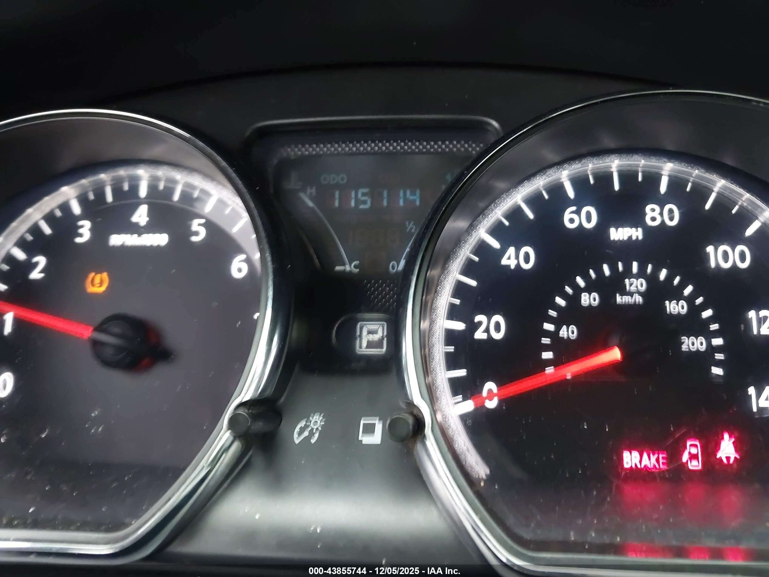 NISSAN VERSA image 7