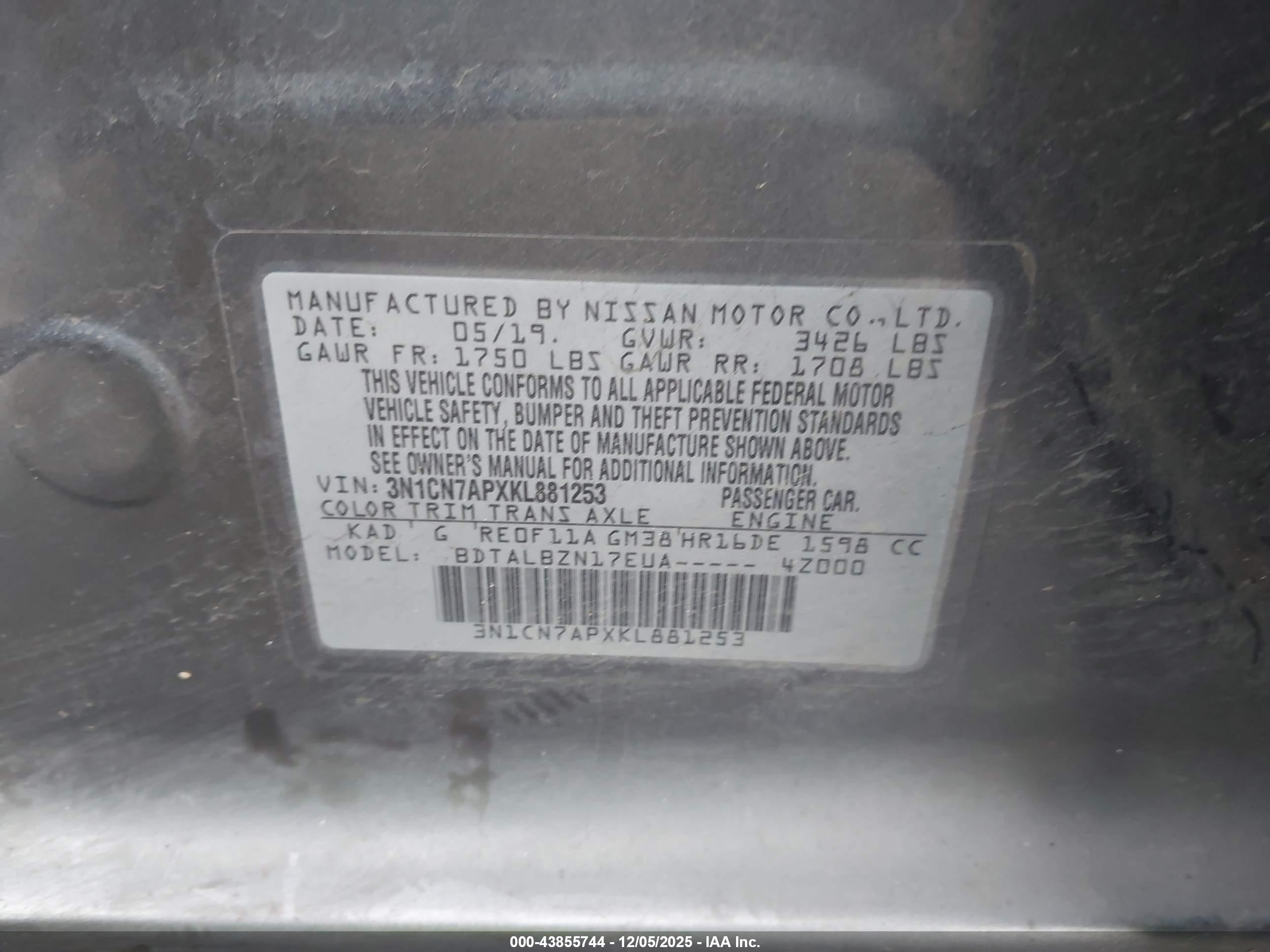 NISSAN VERSA image 9