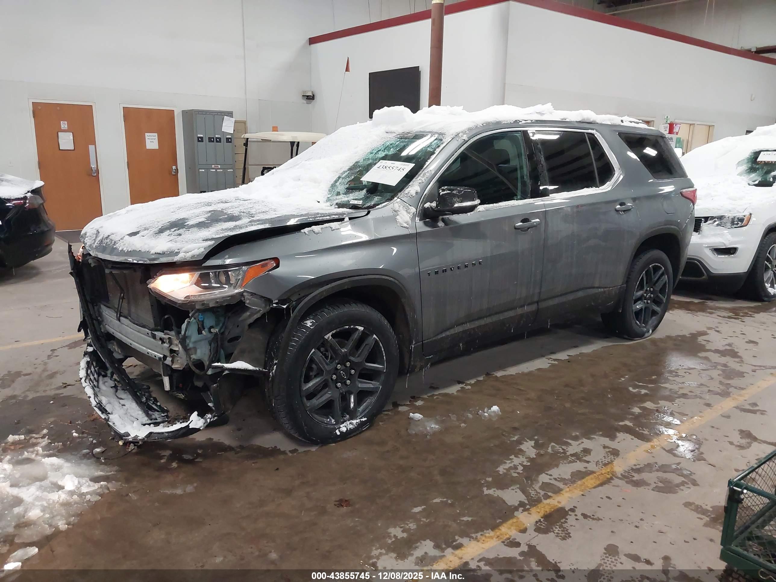 CHEVROLET TRAVERSE image 2