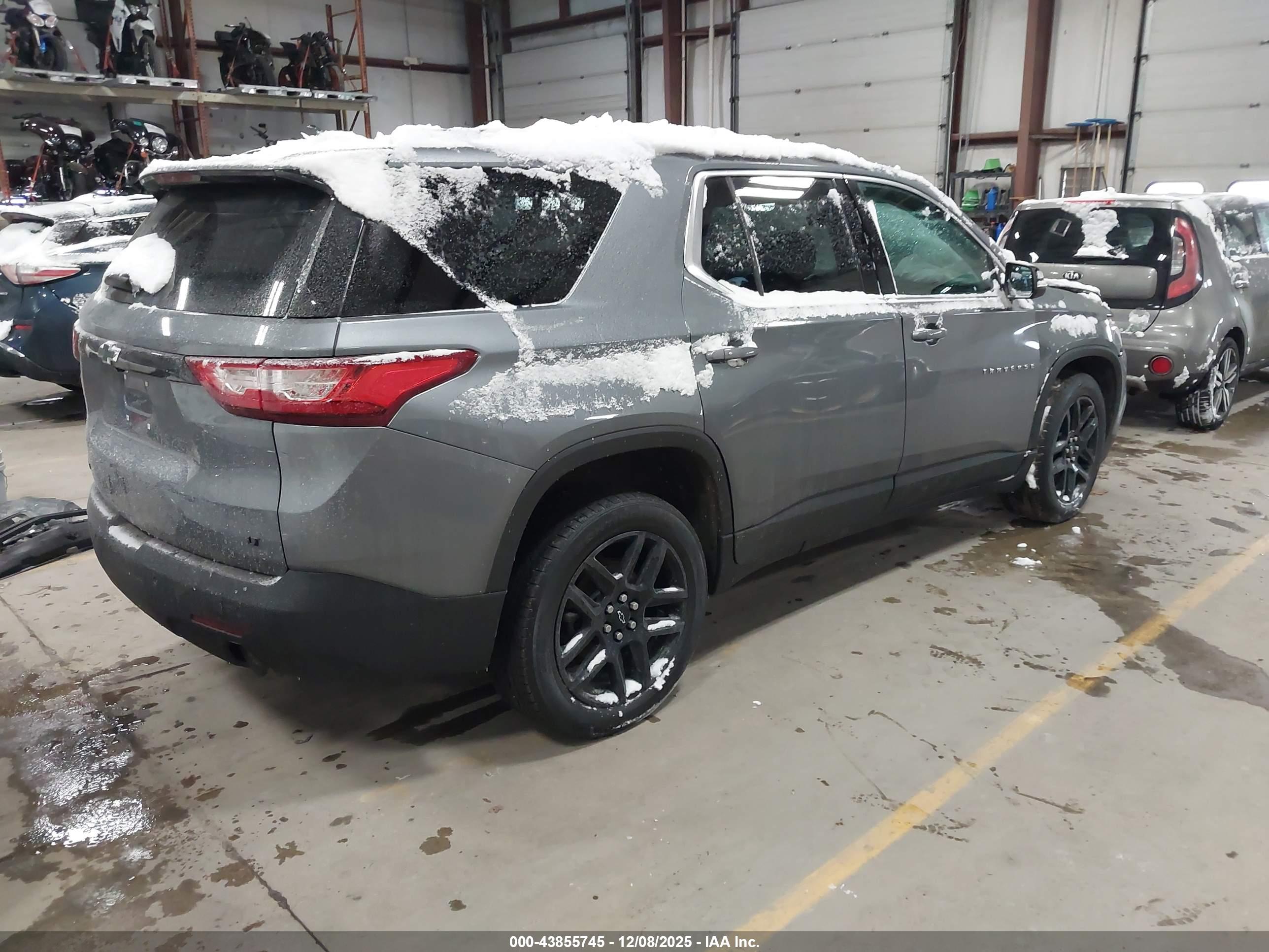 CHEVROLET TRAVERSE image 4