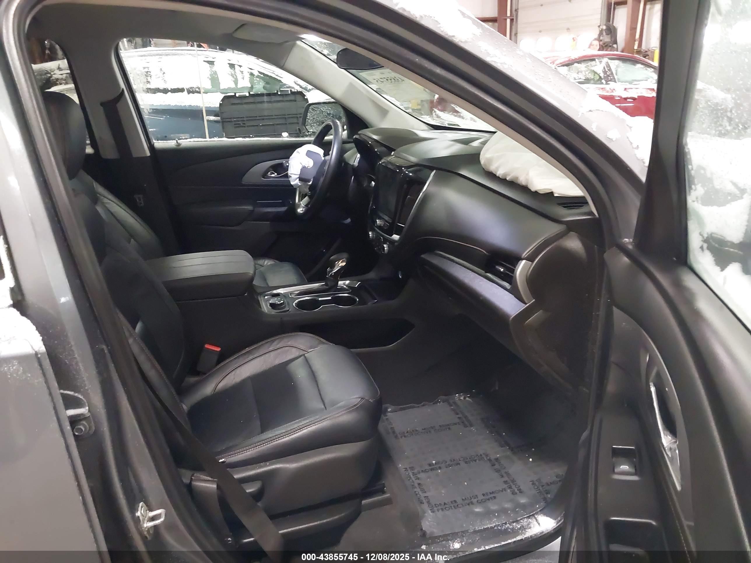 CHEVROLET TRAVERSE image 5