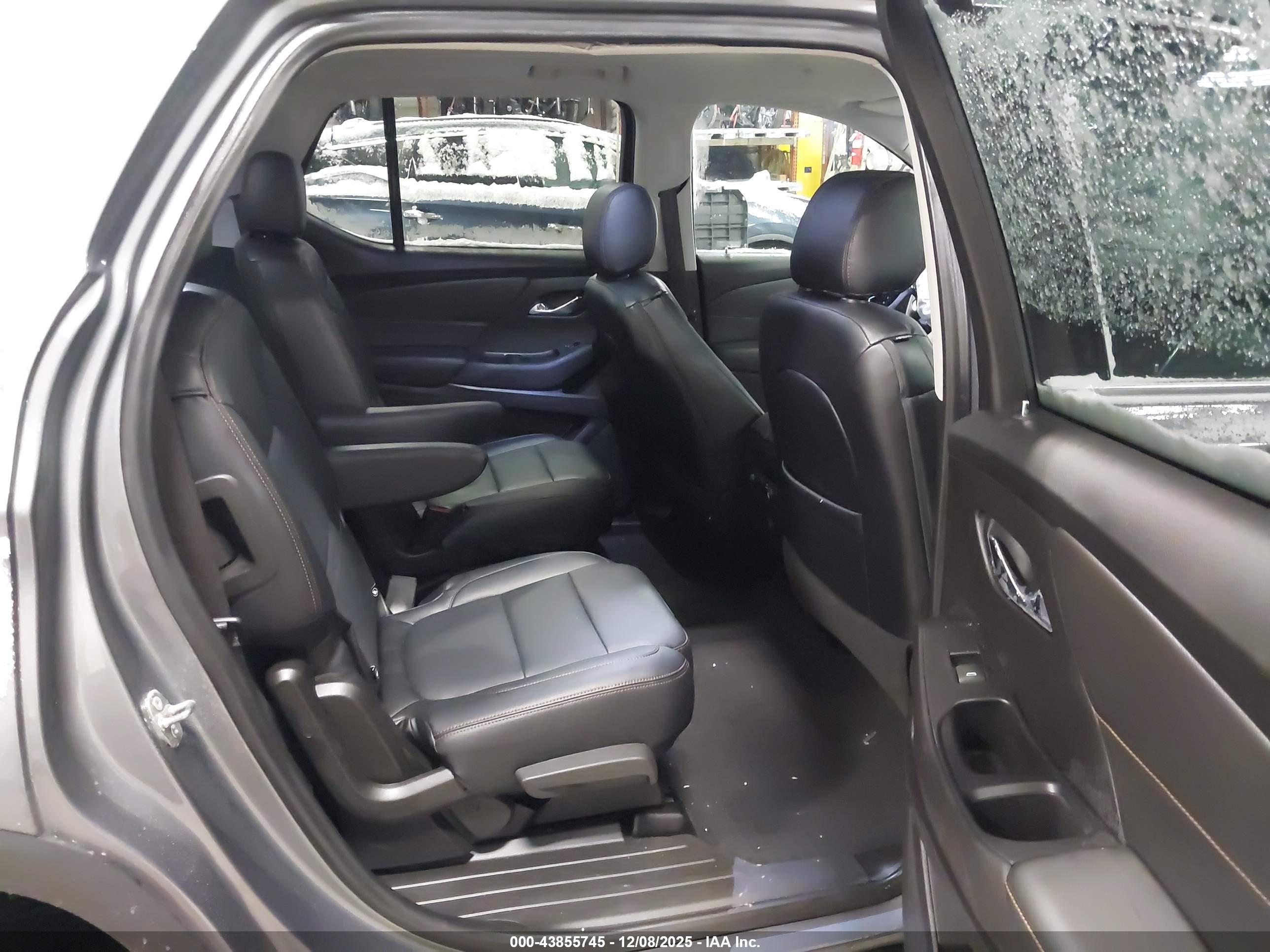 CHEVROLET TRAVERSE image 8