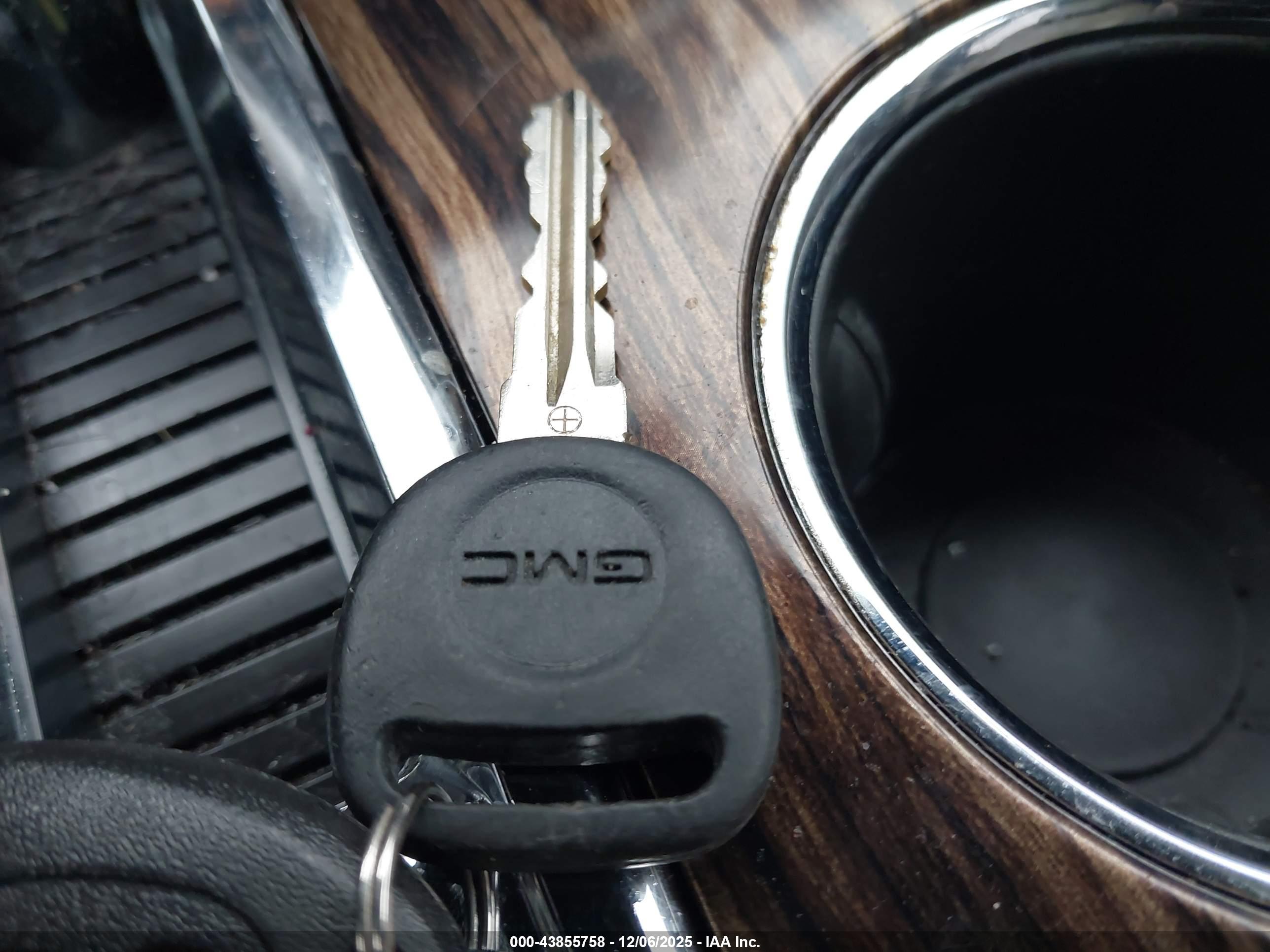 GMC ACADIA image 11