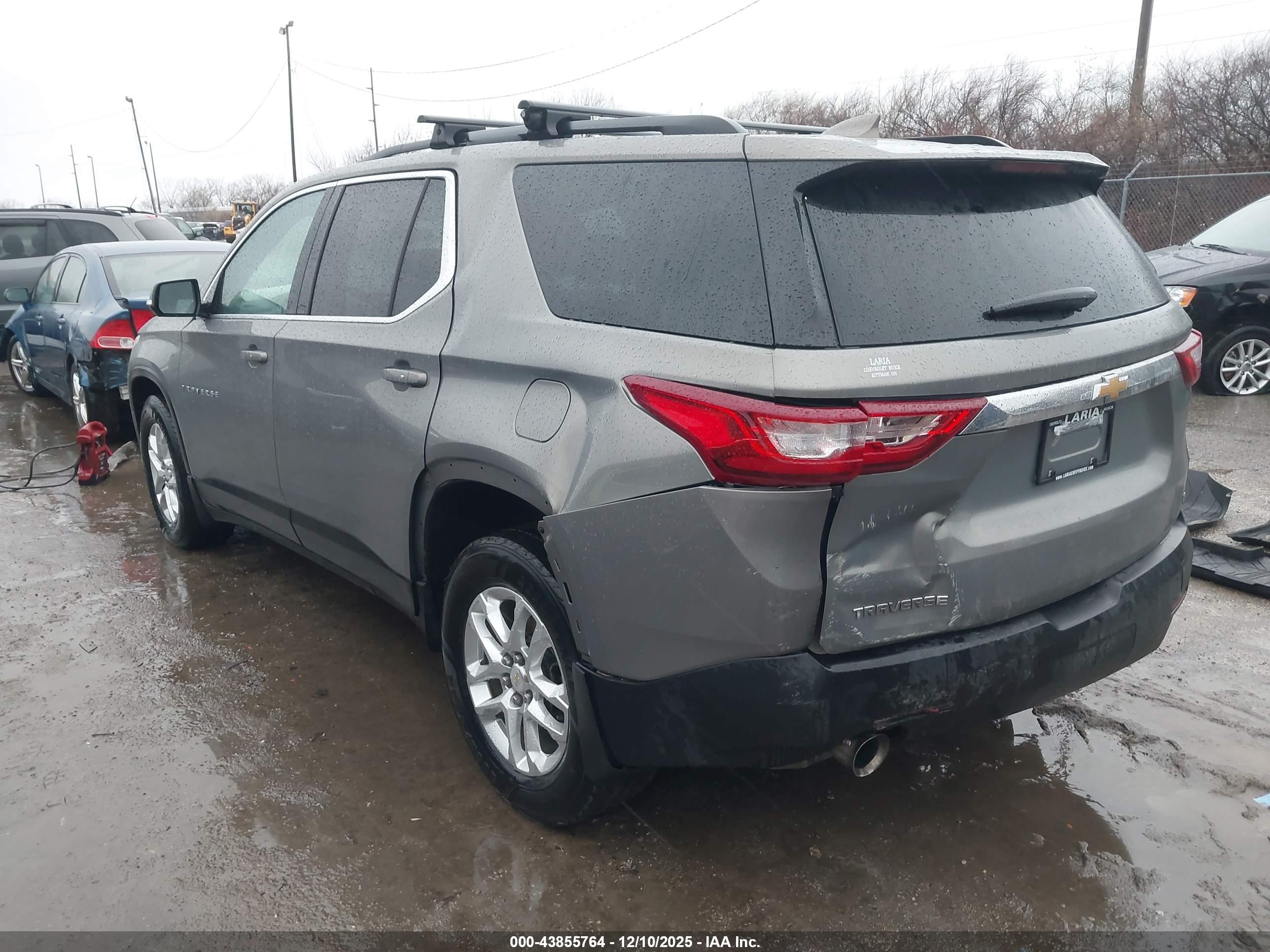 CHEVROLET TRAVERSE image 3