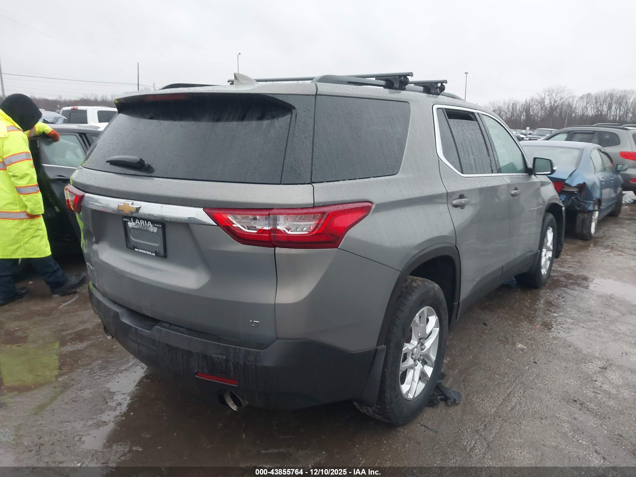 CHEVROLET TRAVERSE image 4