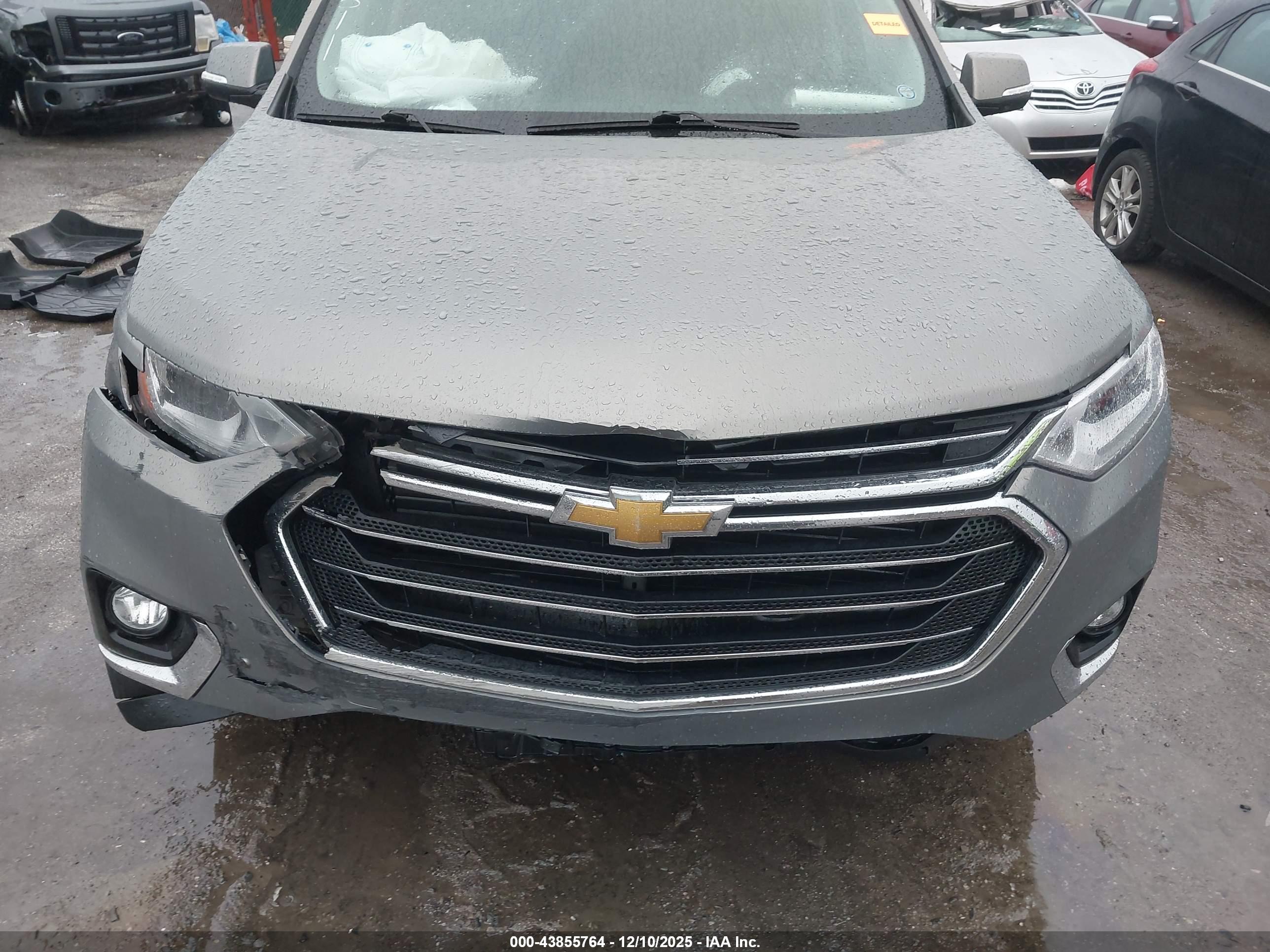 CHEVROLET TRAVERSE image 6