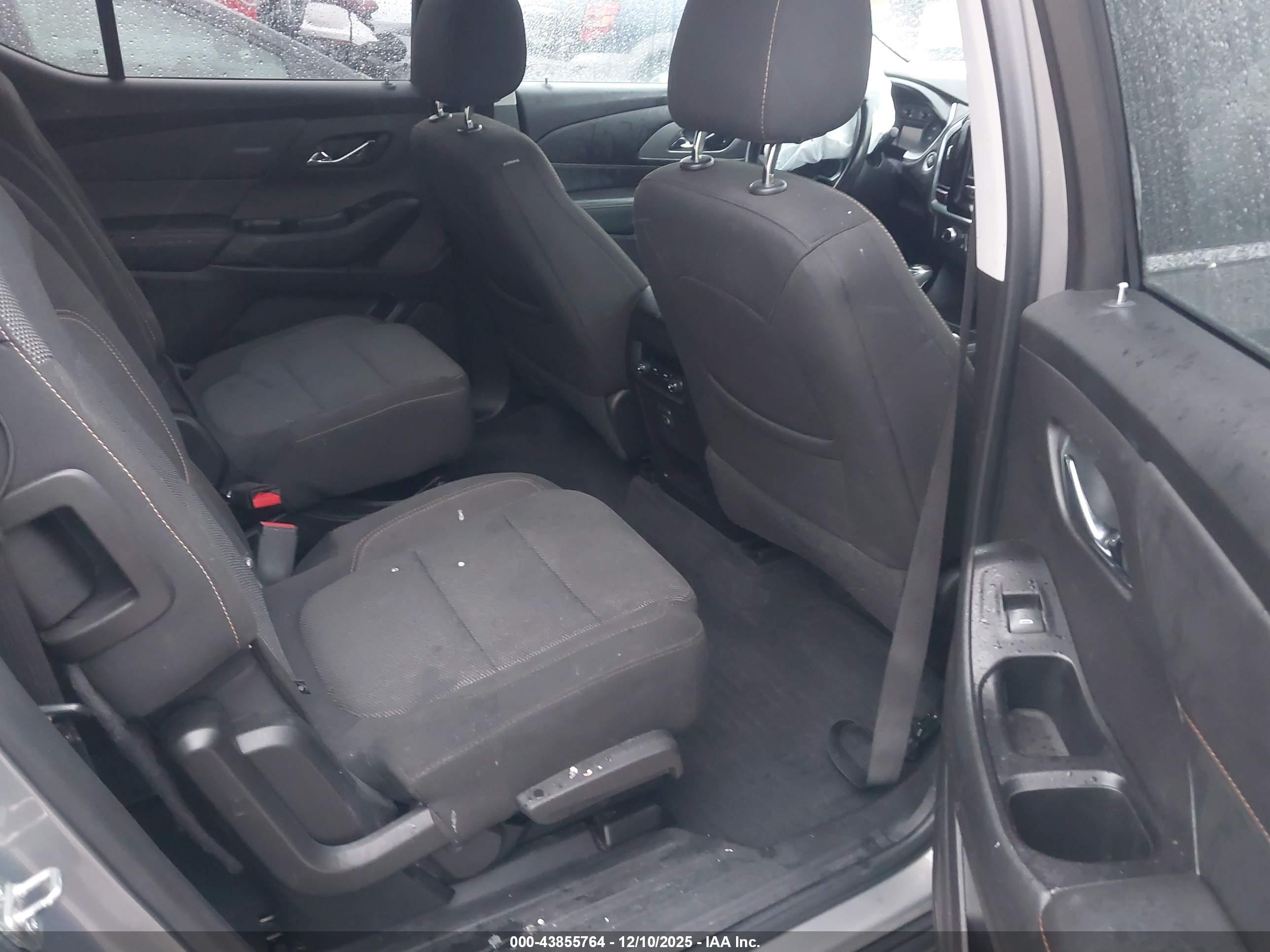 CHEVROLET TRAVERSE image 8