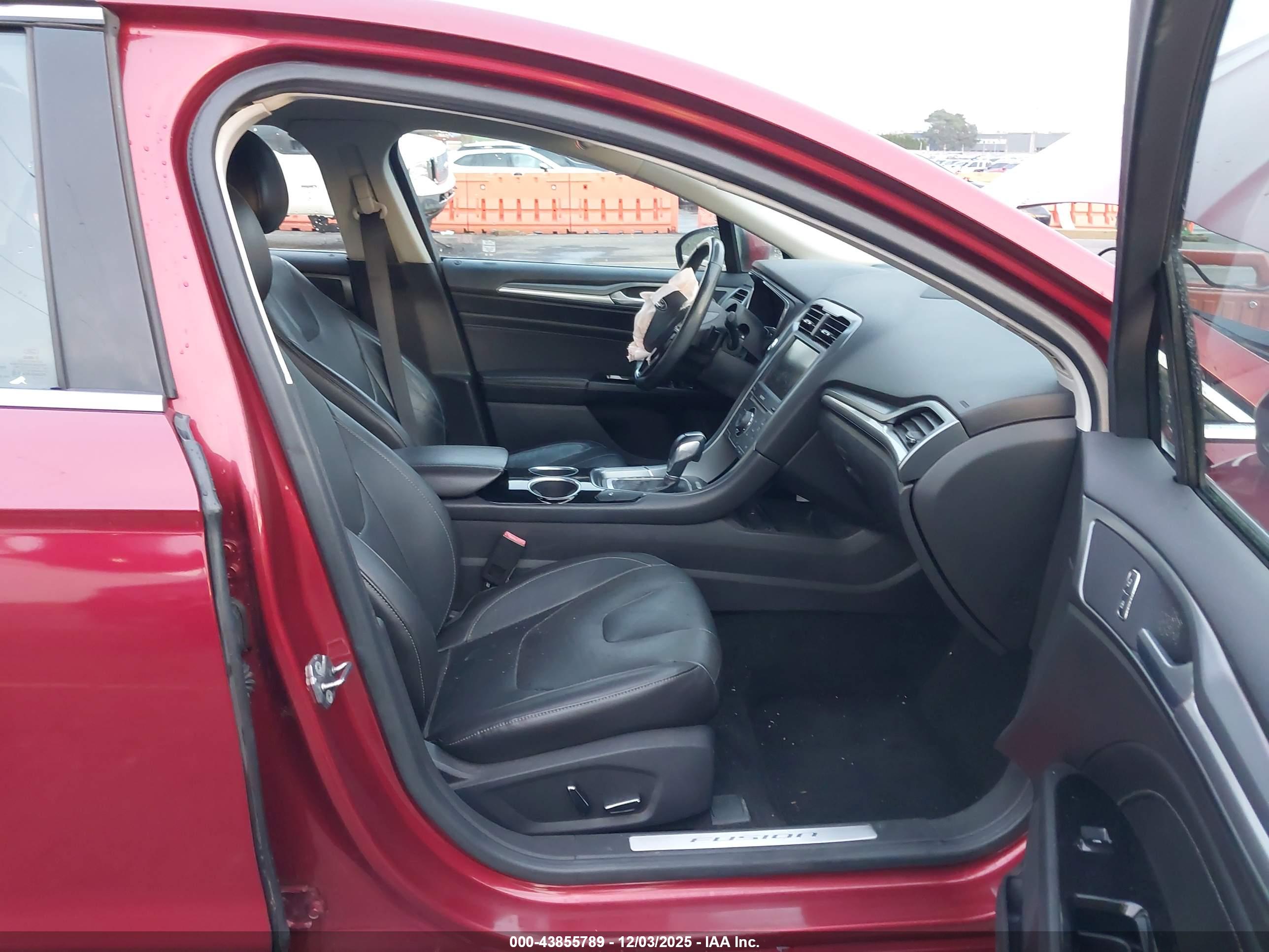 FORD FUSION image 5
