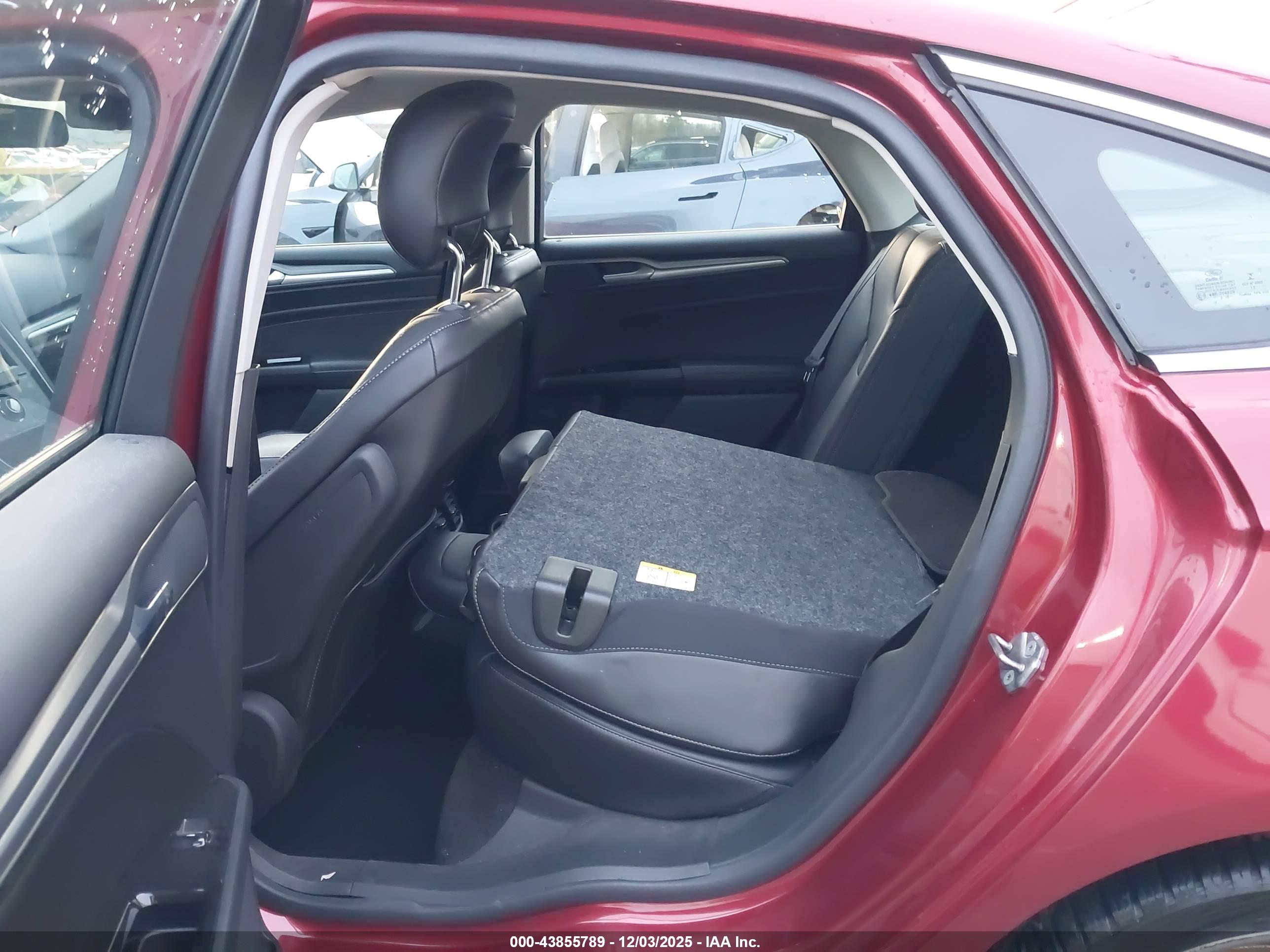FORD FUSION image 8