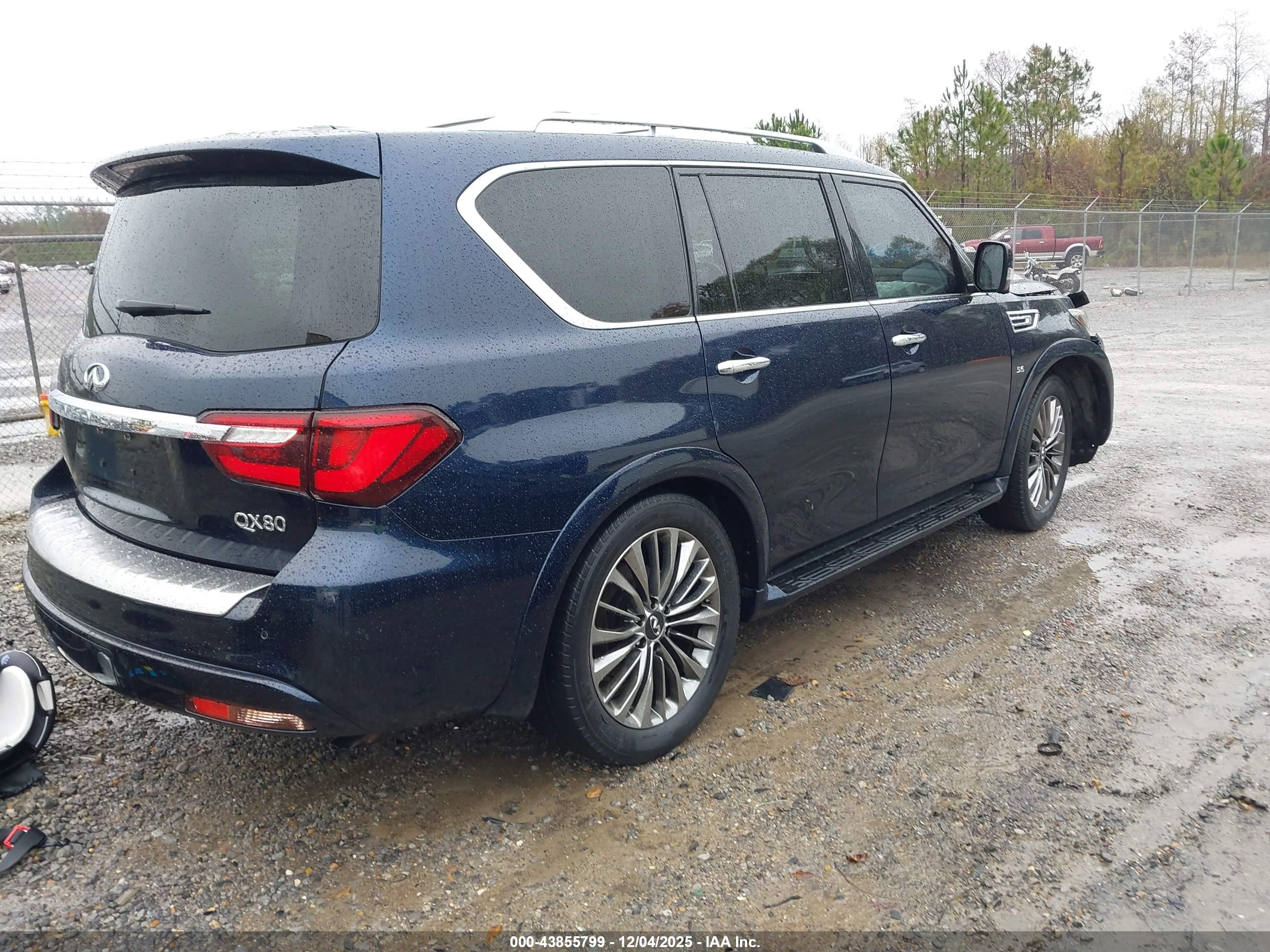 INFINITI QX80 image 4