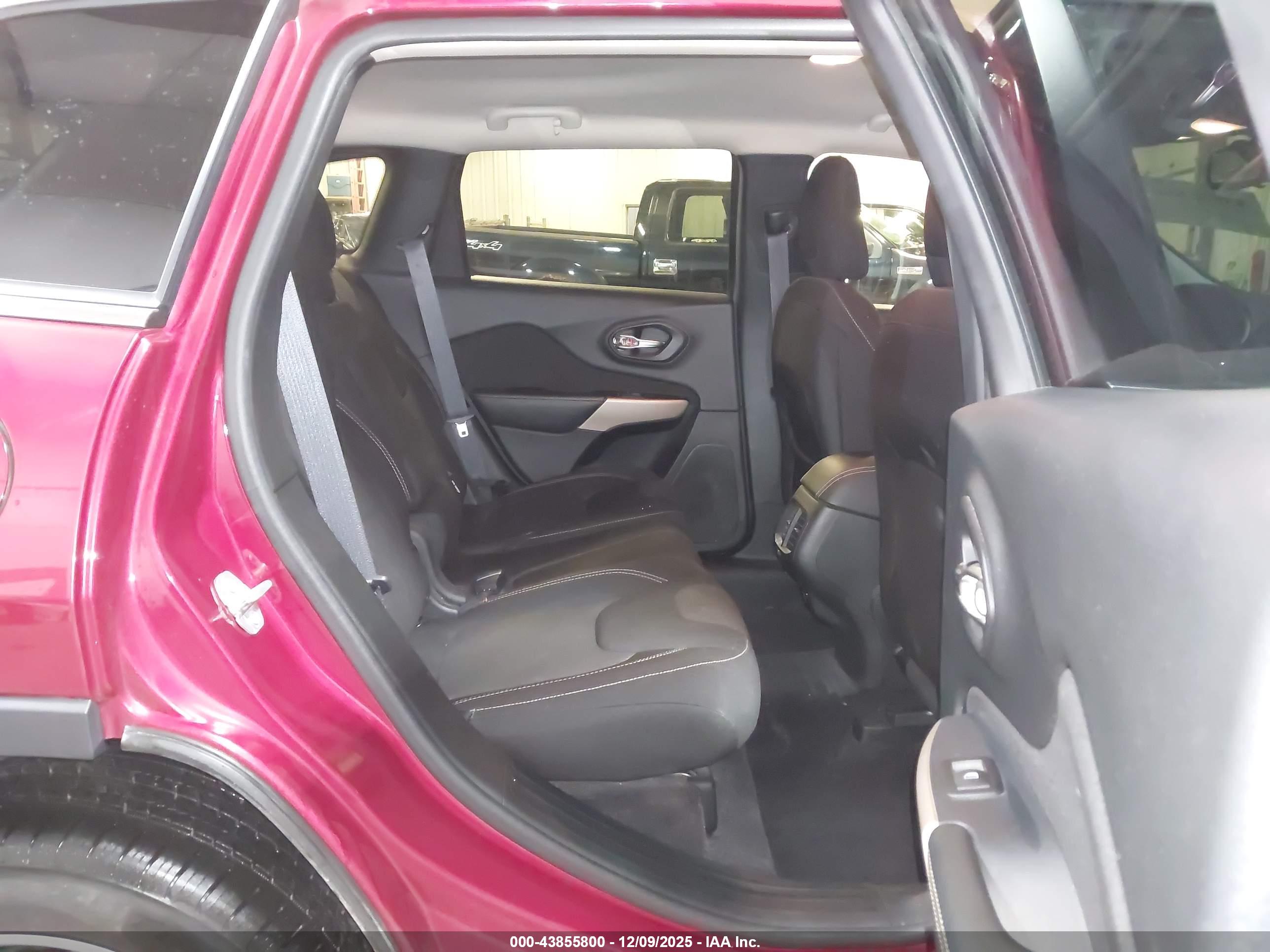JEEP CHEROKEE image 8