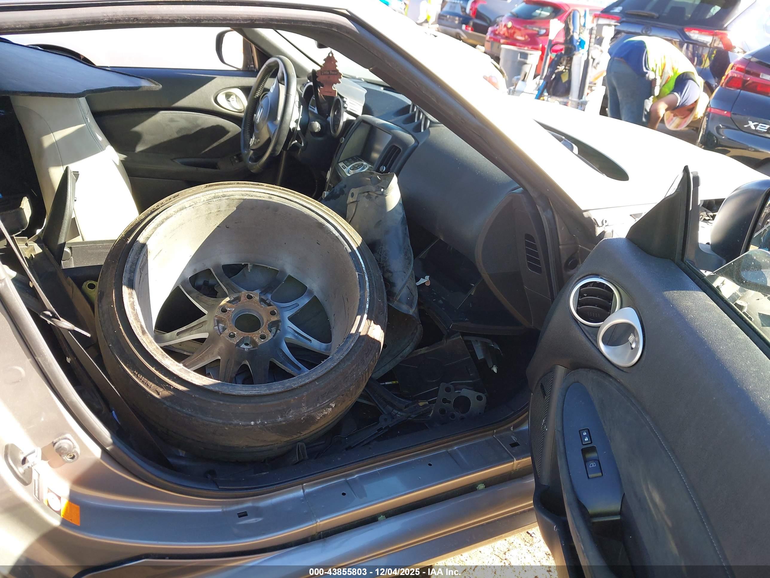 NISSAN 370Z image 5