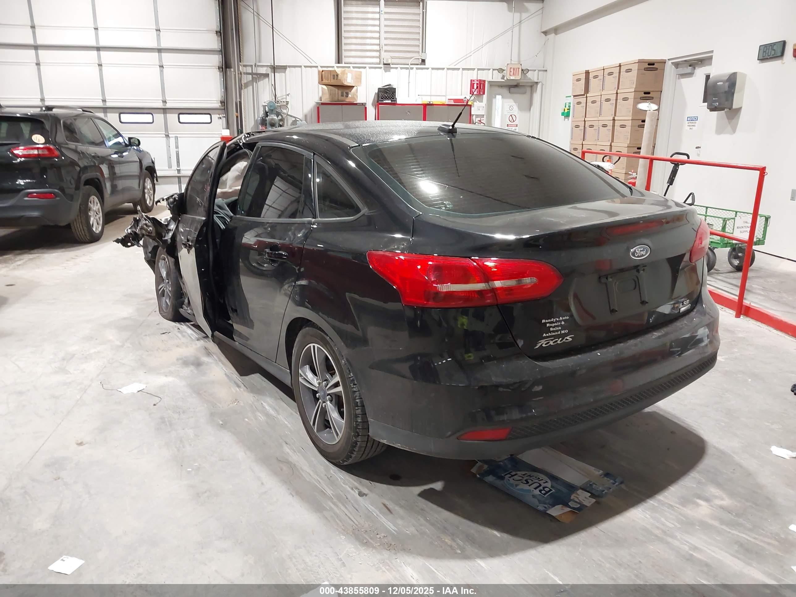 FORD FOCUS image 3