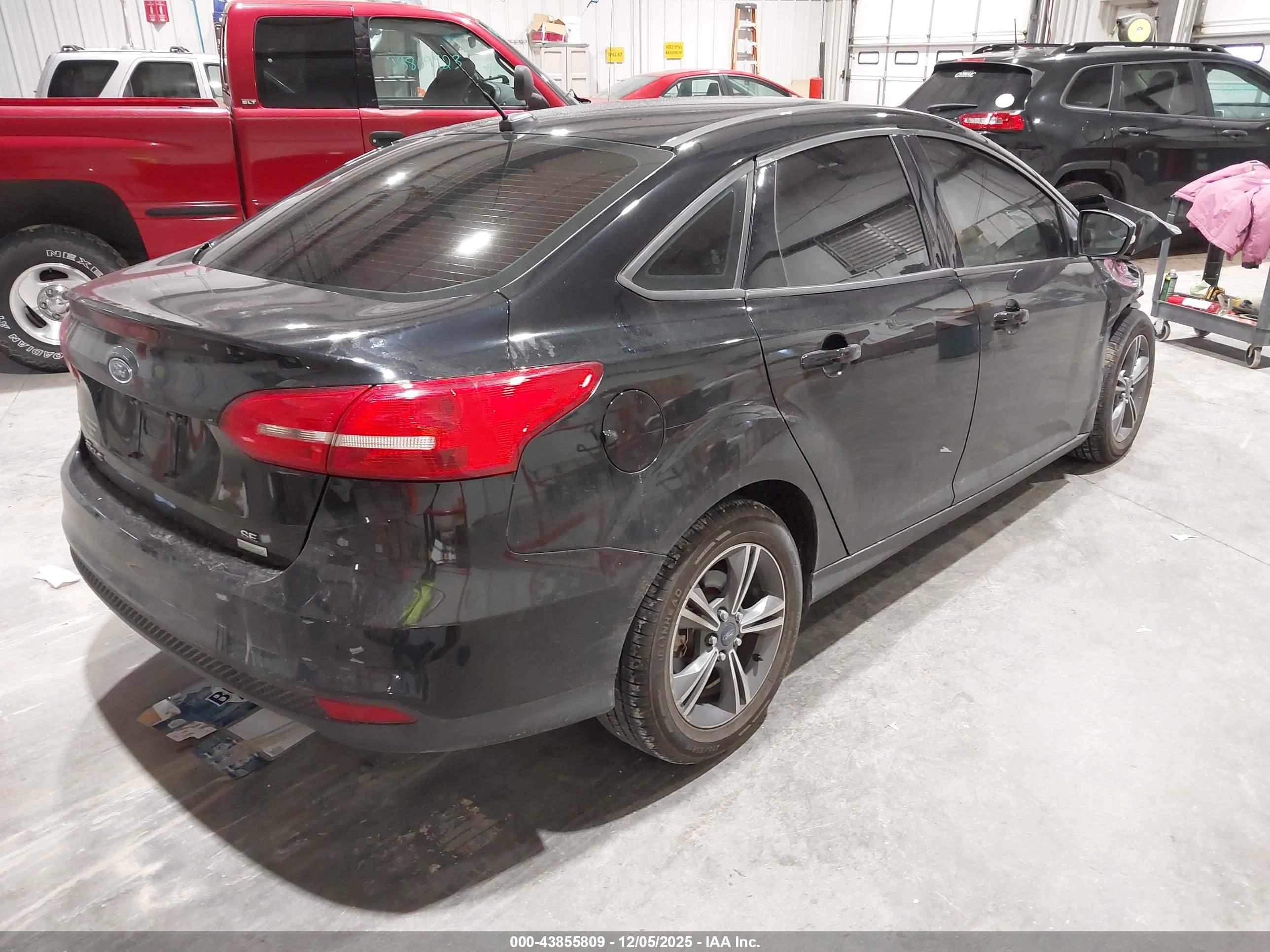 FORD FOCUS image 4
