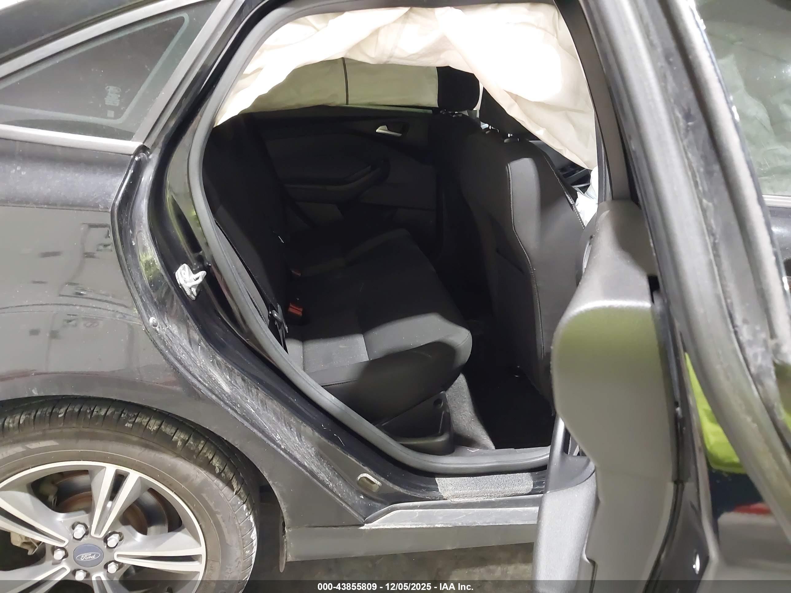 FORD FOCUS image 8