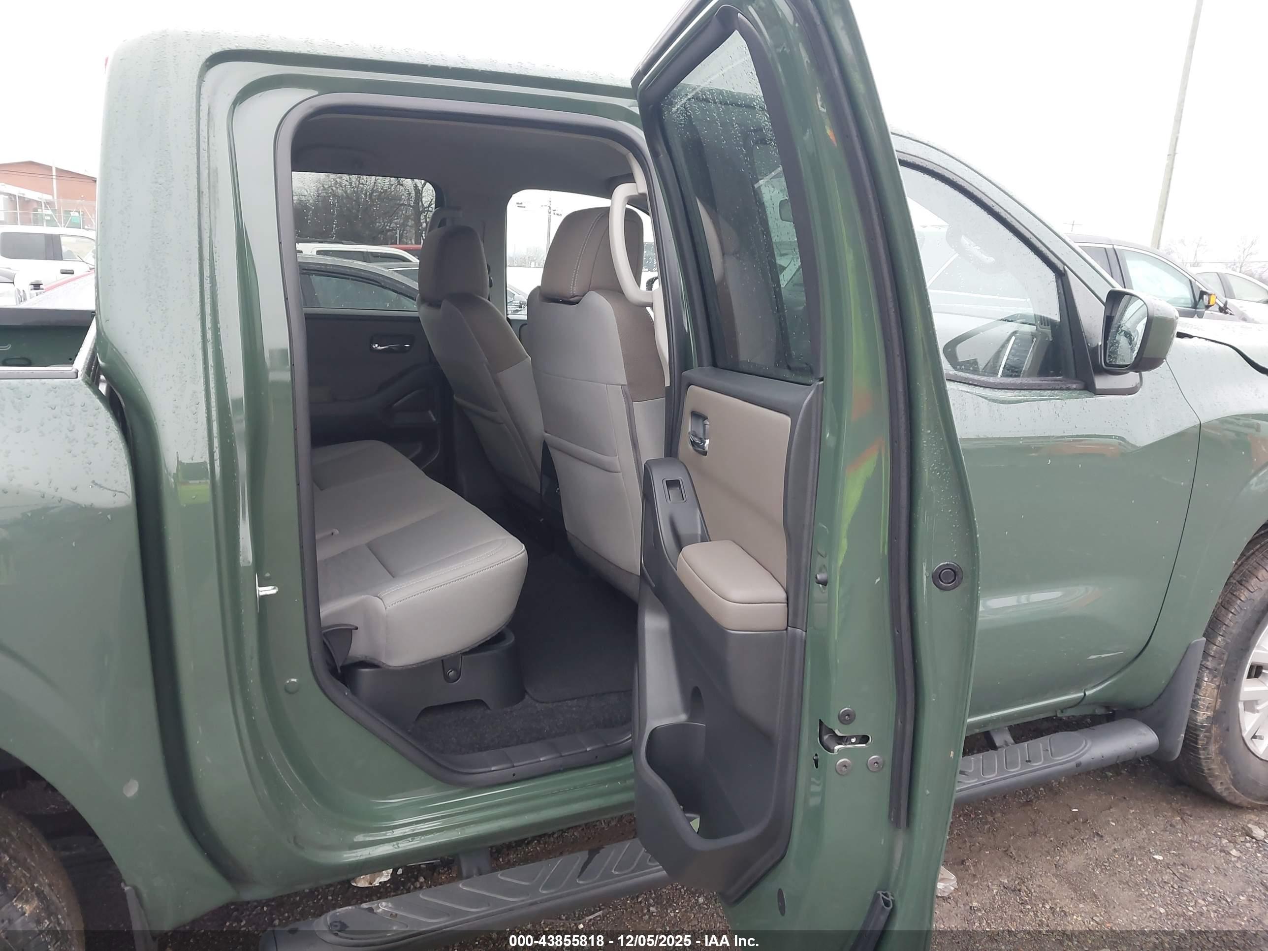 NISSAN FRONTIER image 8