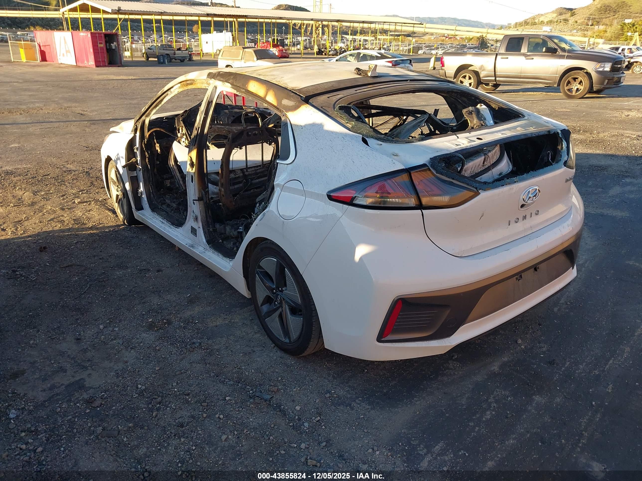 HYUNDAI IONIQ image 3