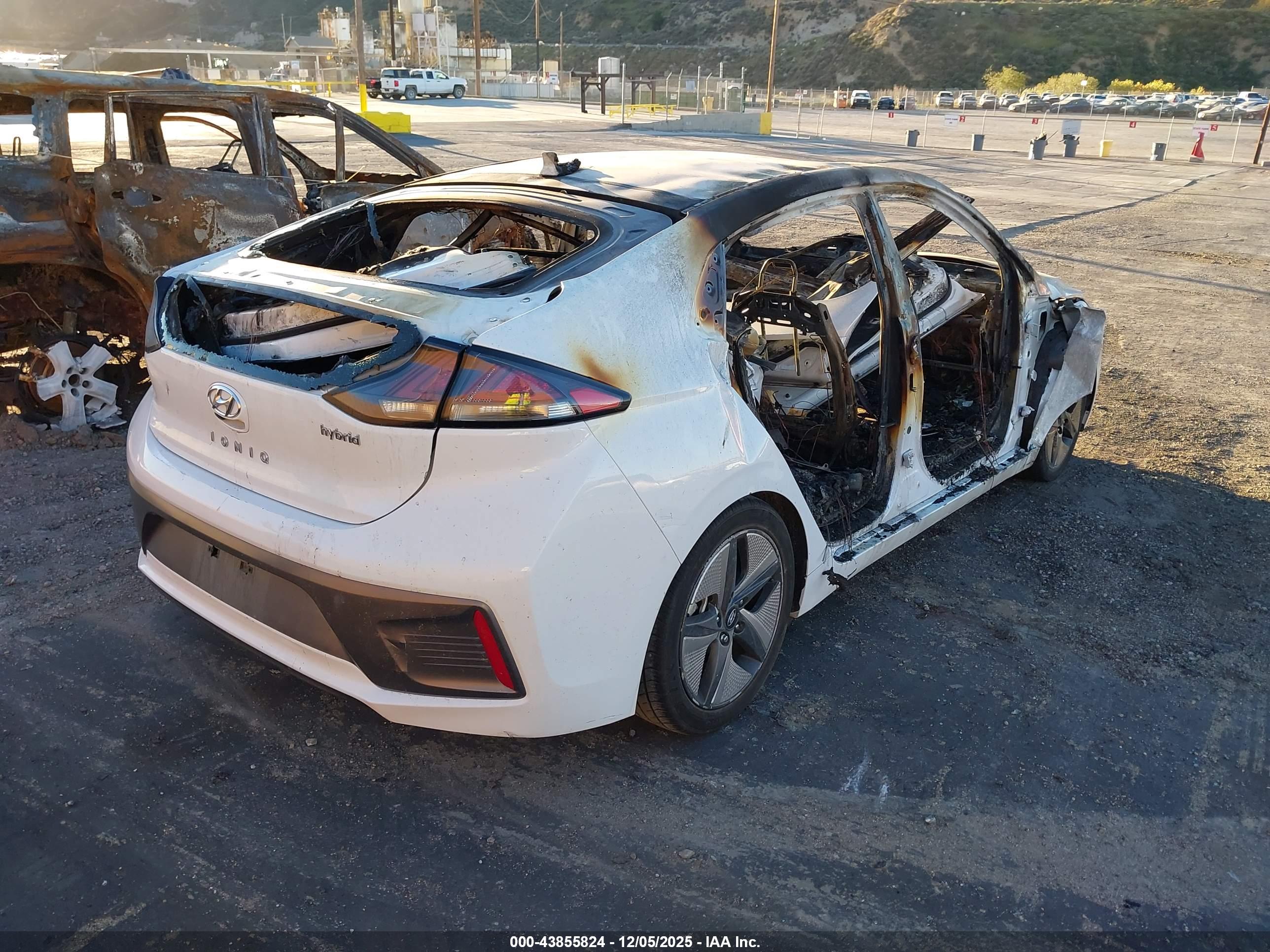 HYUNDAI IONIQ image 4