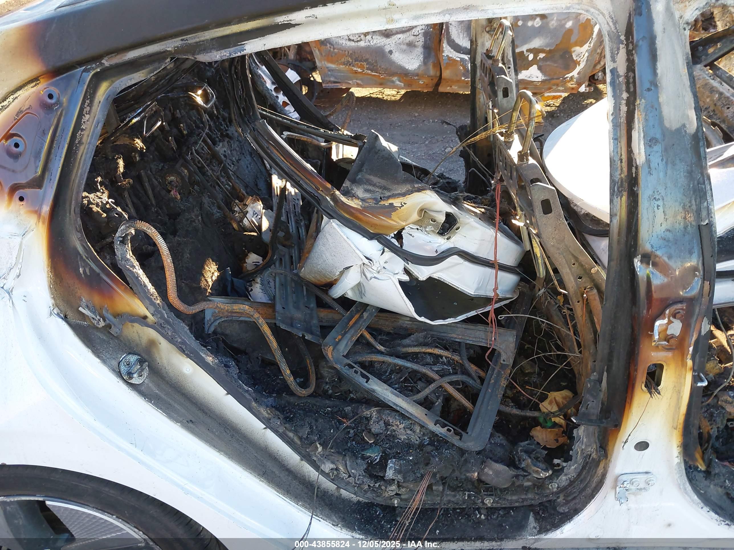 HYUNDAI IONIQ image 8