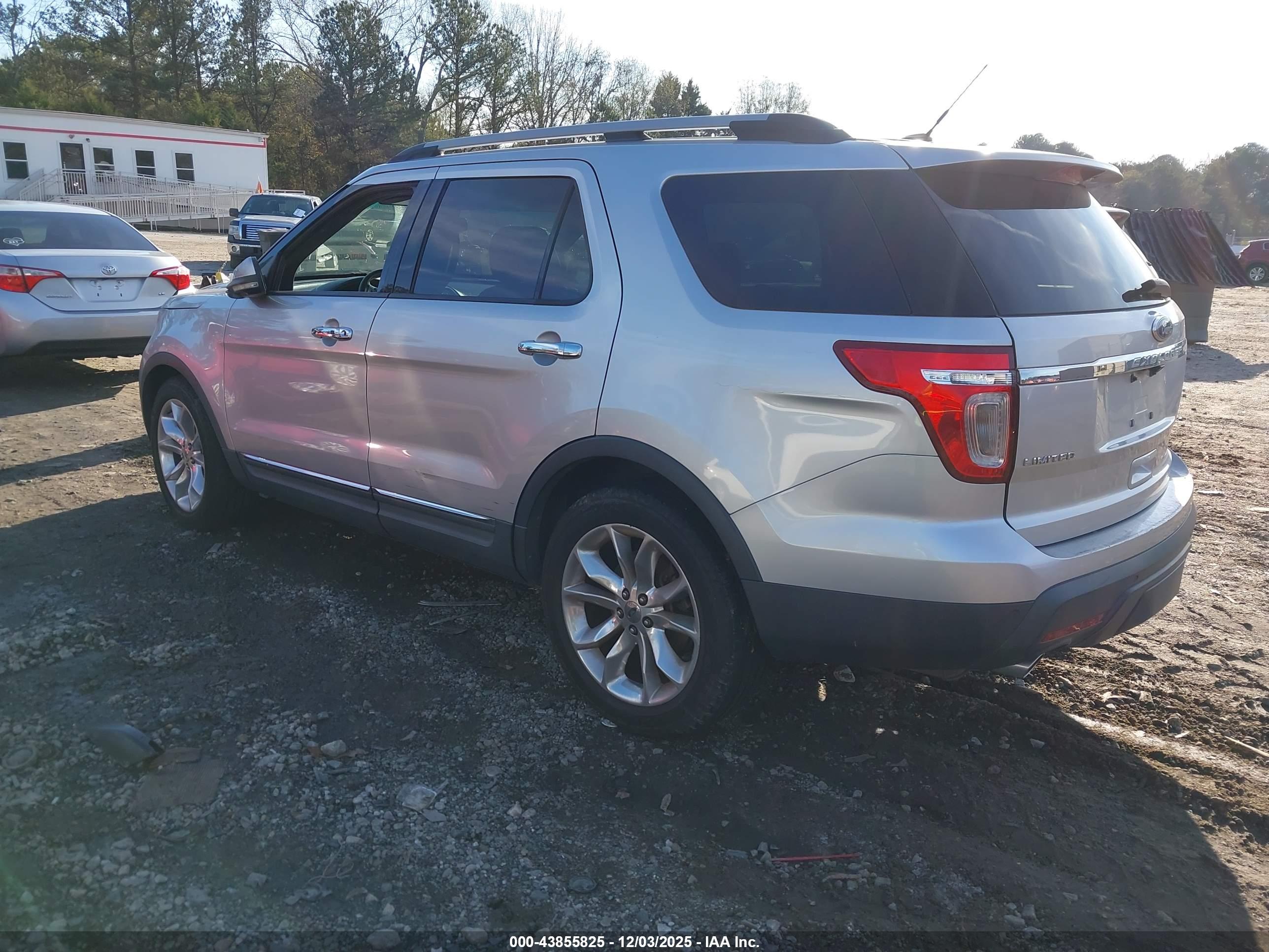 FORD EXPLORER image 3