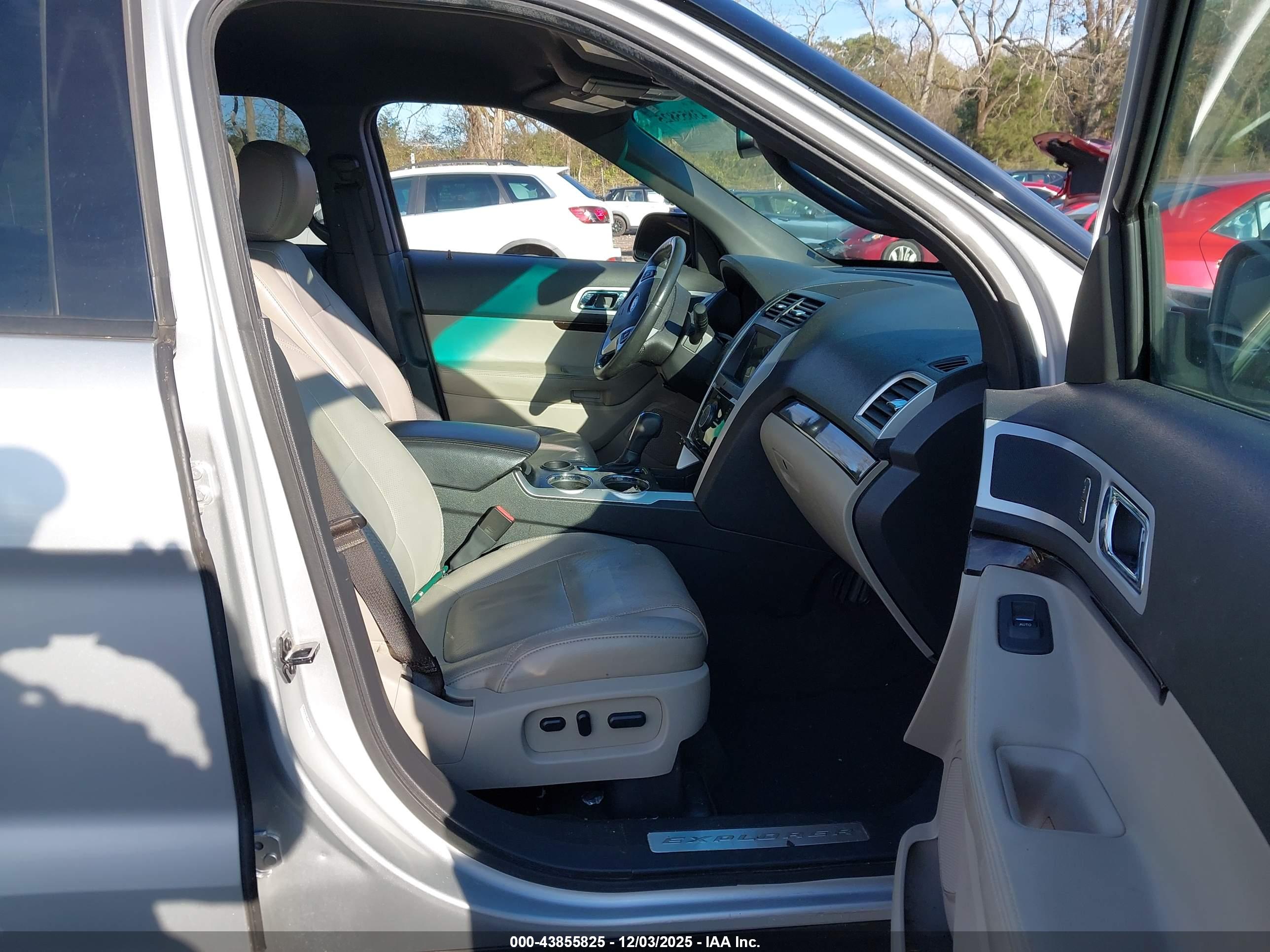 FORD EXPLORER image 5