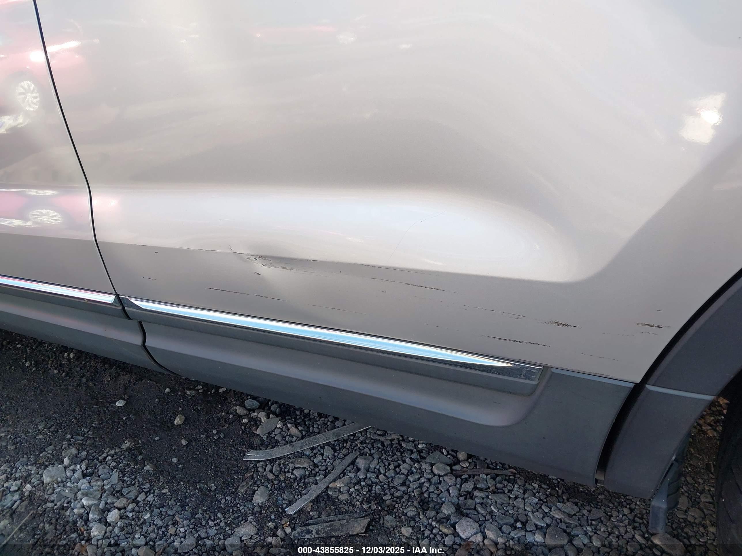 FORD EXPLORER image 6