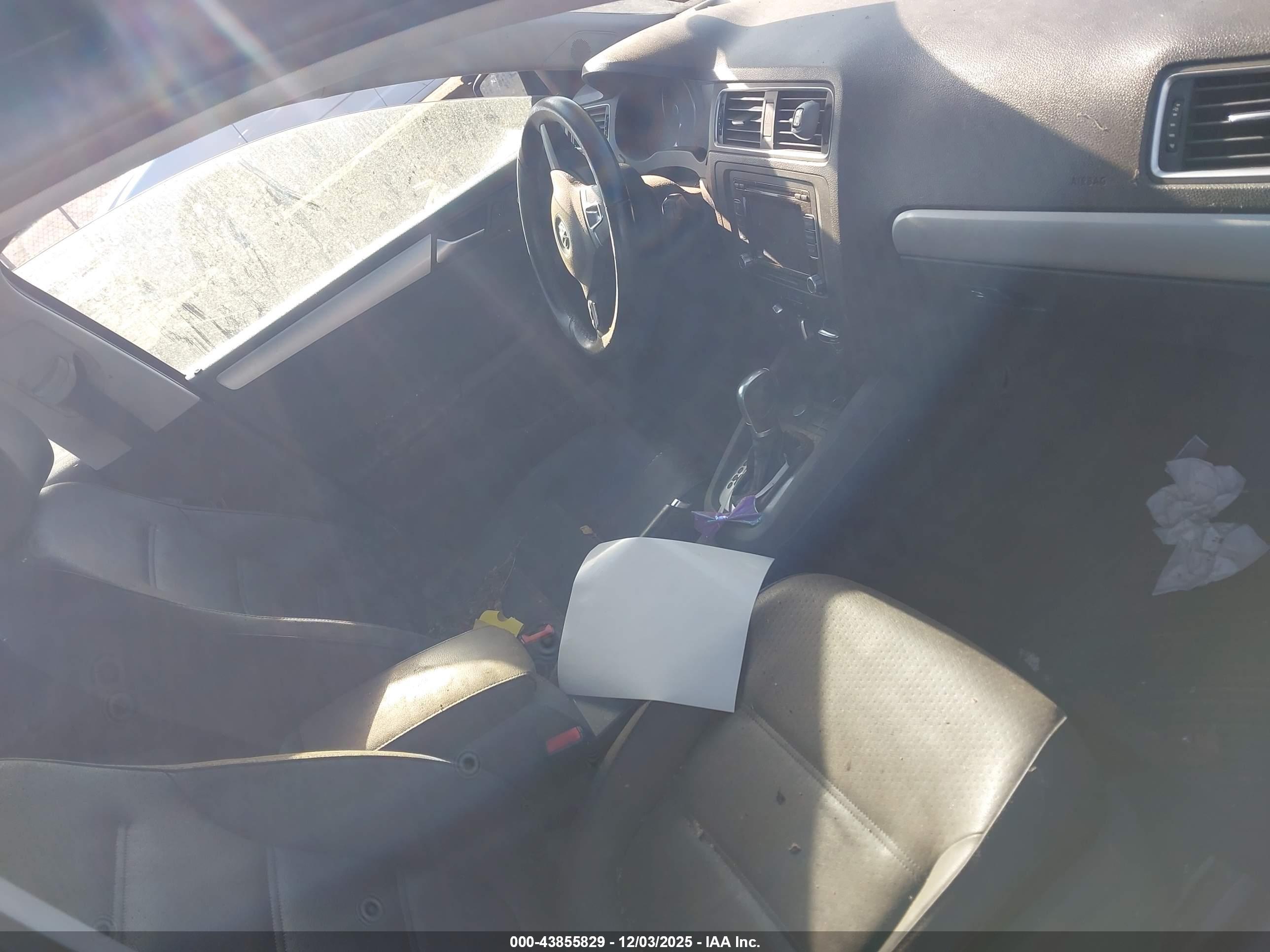 VOLKSWAGEN JETTA image 5
