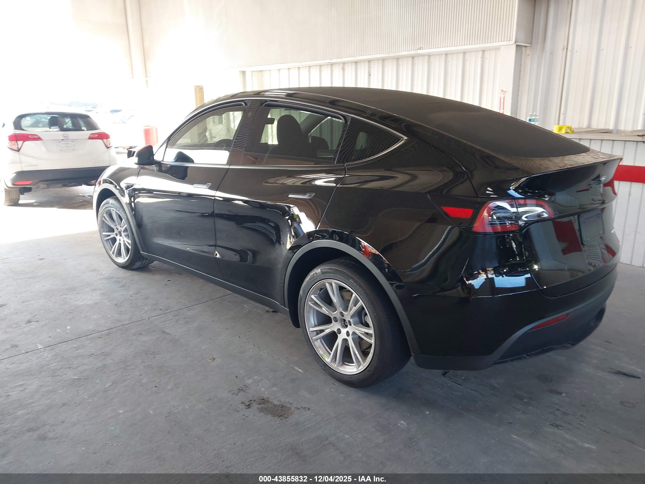 TESLA MODEL image 3