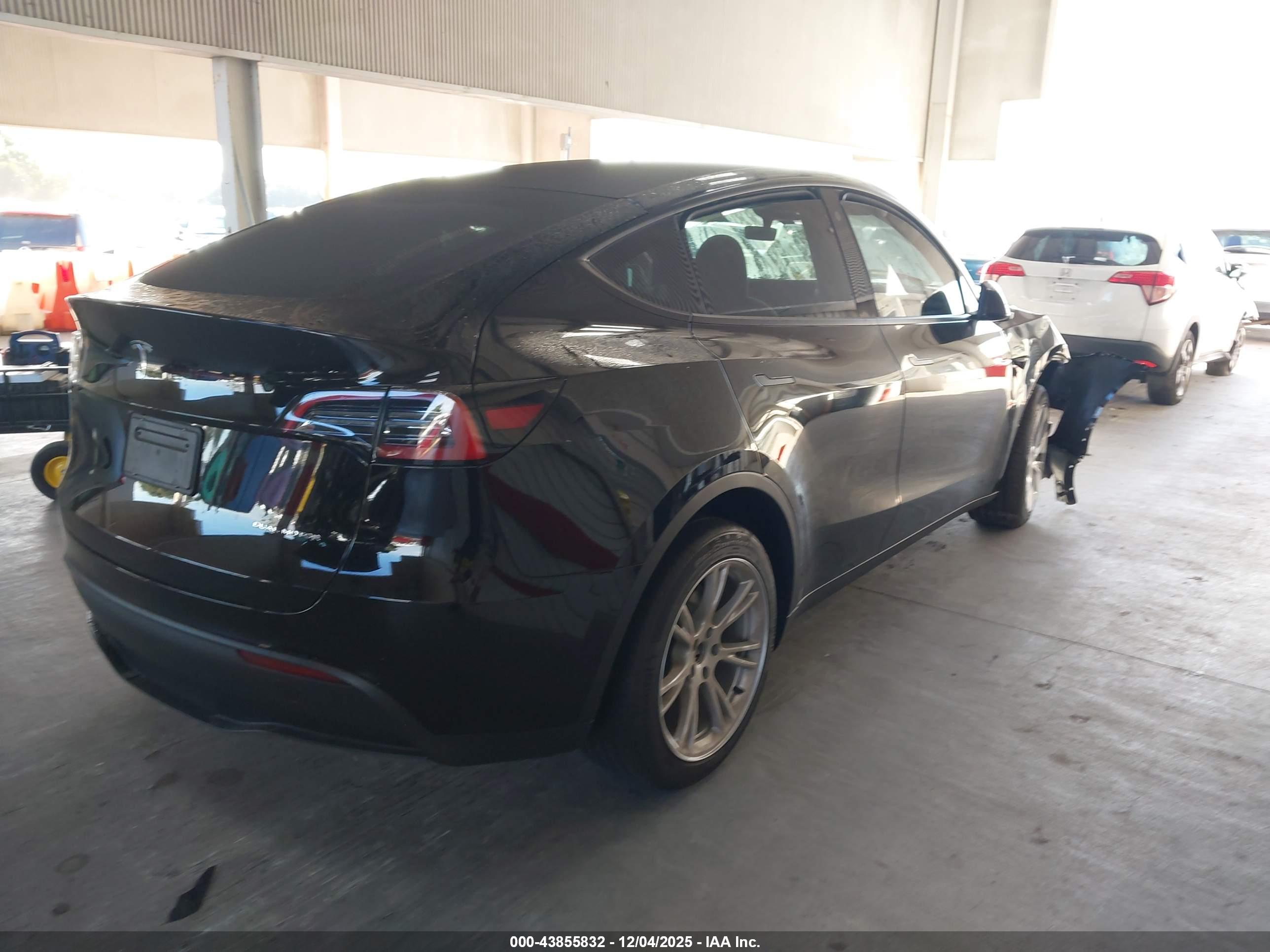 TESLA MODEL image 4