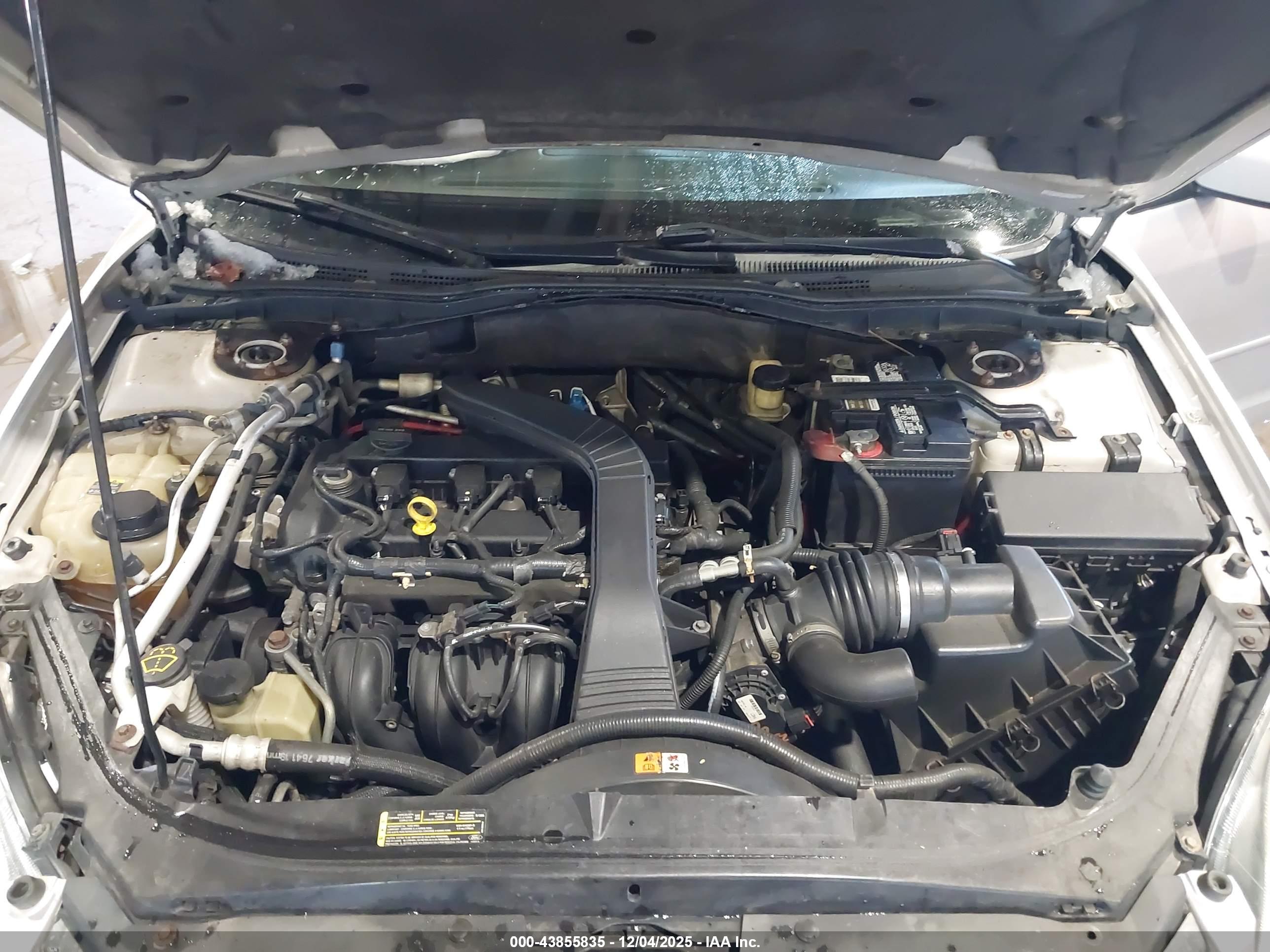 FORD FUSION image 10