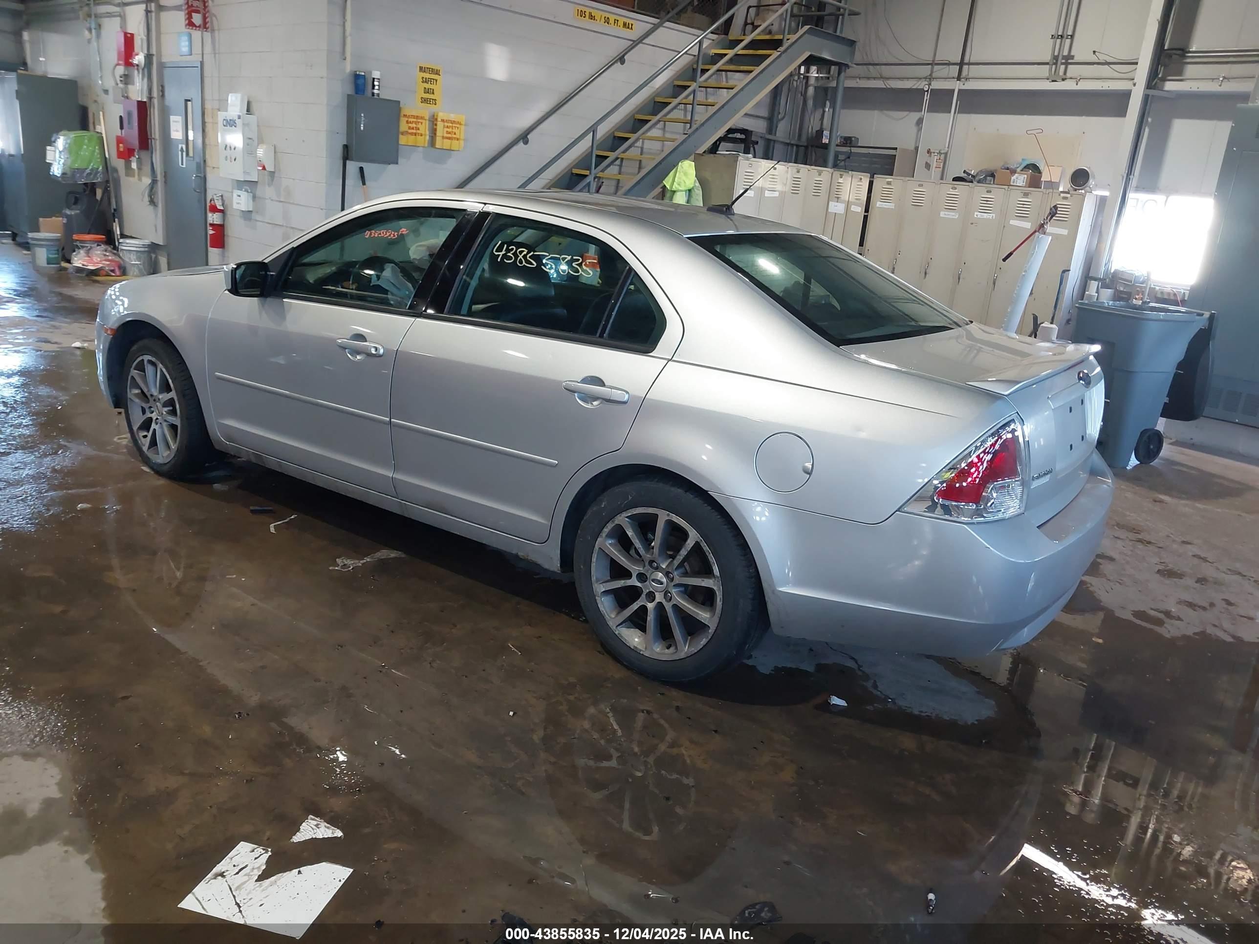 FORD FUSION image 3