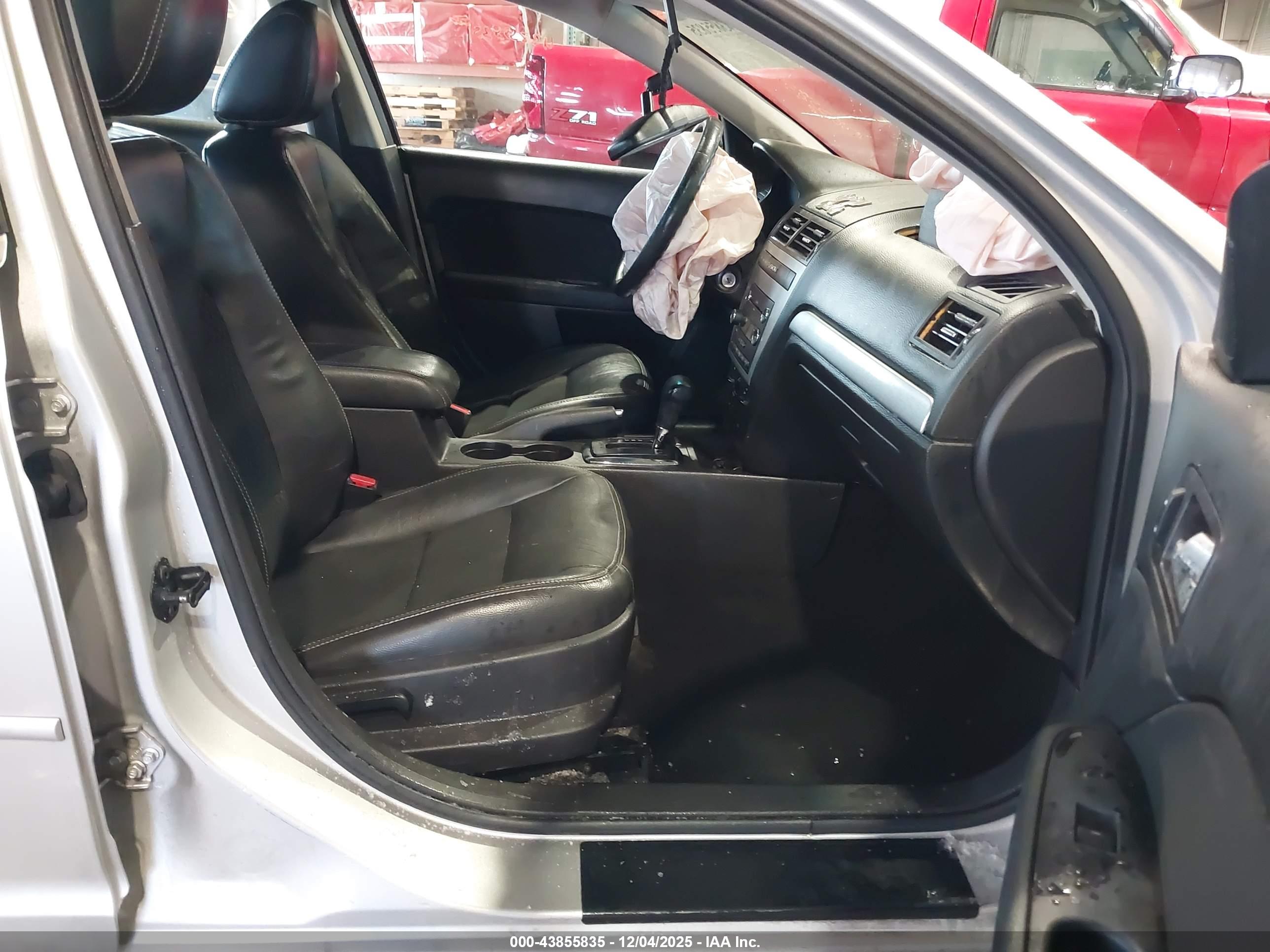 FORD FUSION image 5