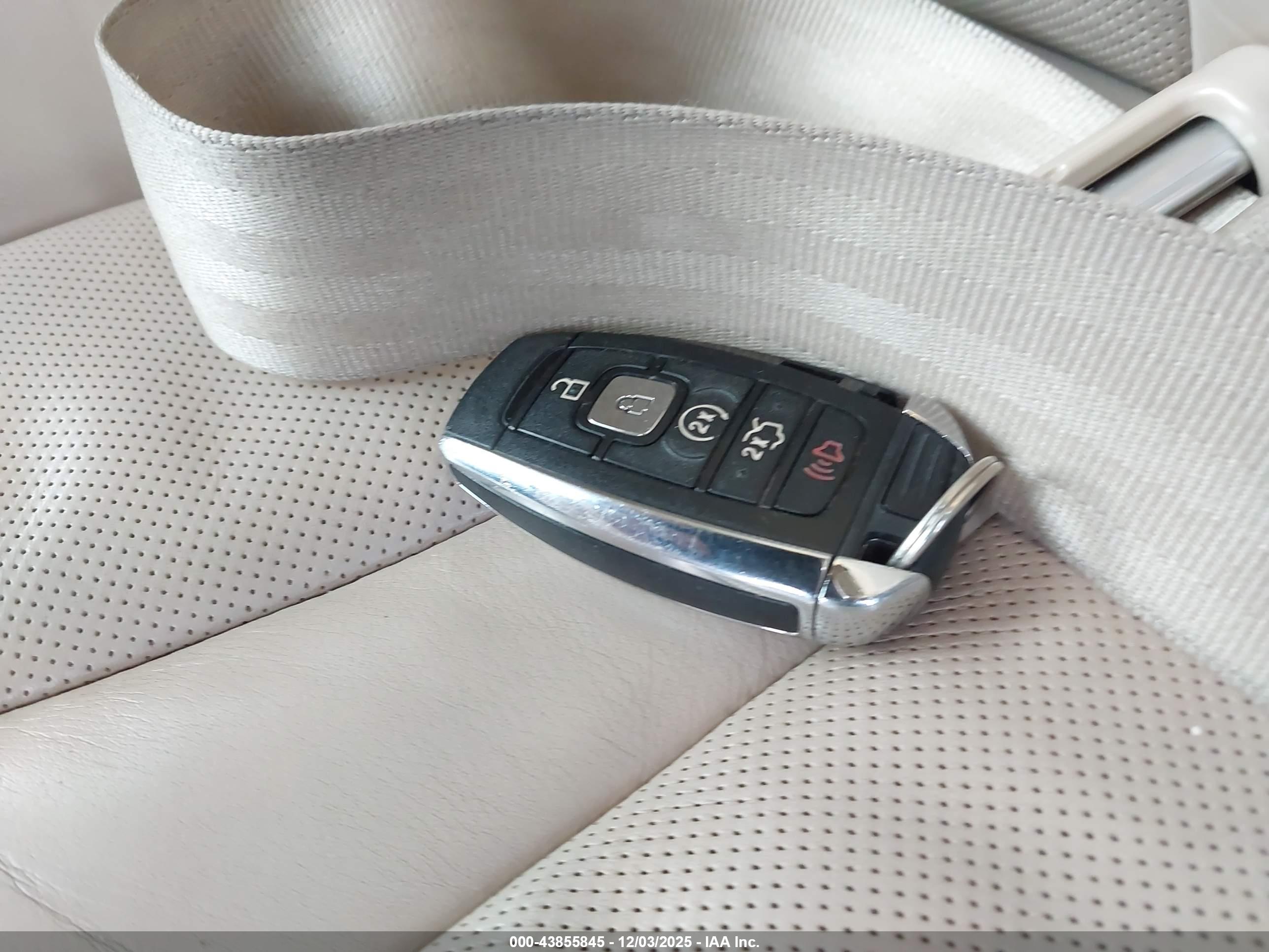 LINCOLN MKC image 11