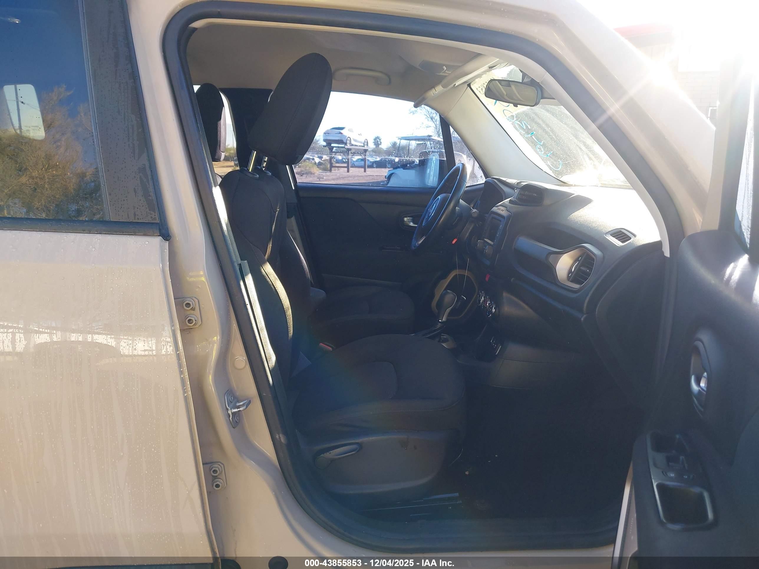 JEEP RENEGADE image 5