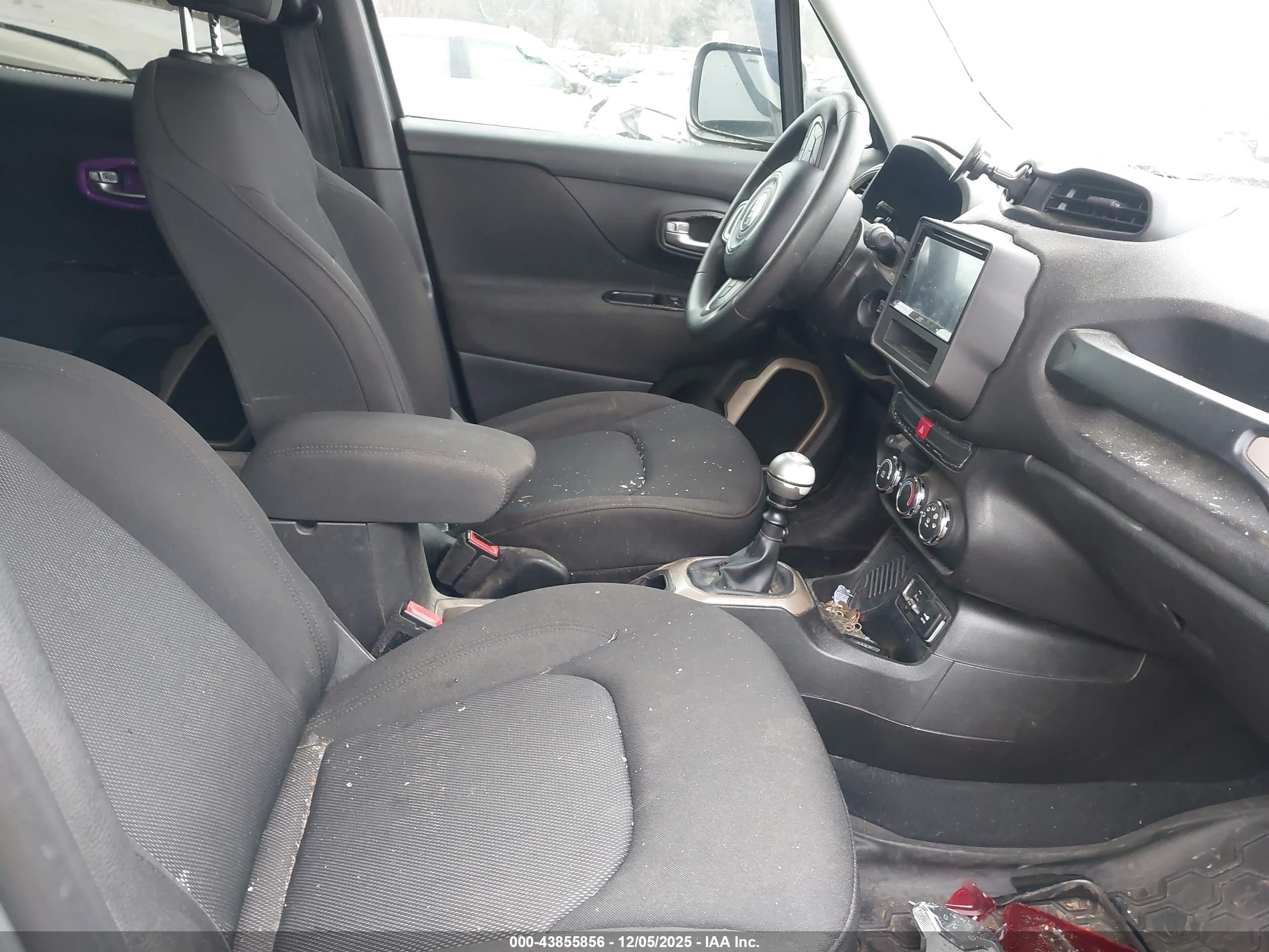 JEEP RENEGADE image 5