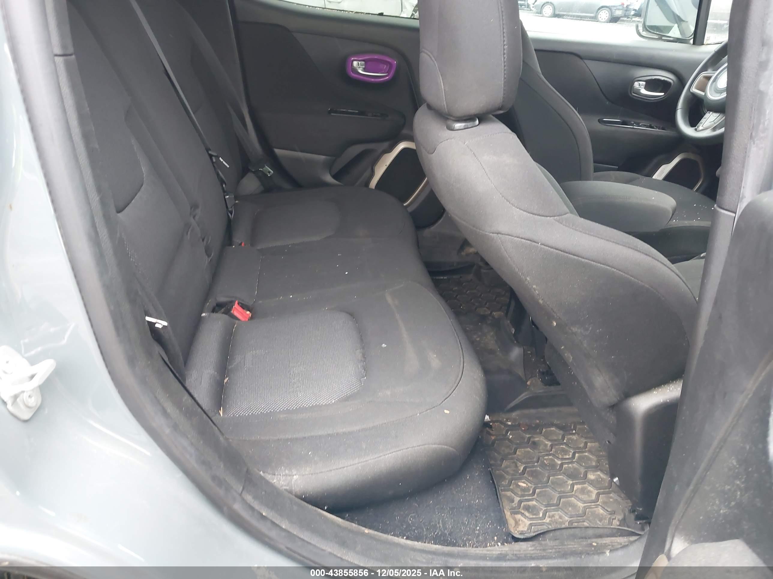 JEEP RENEGADE image 8