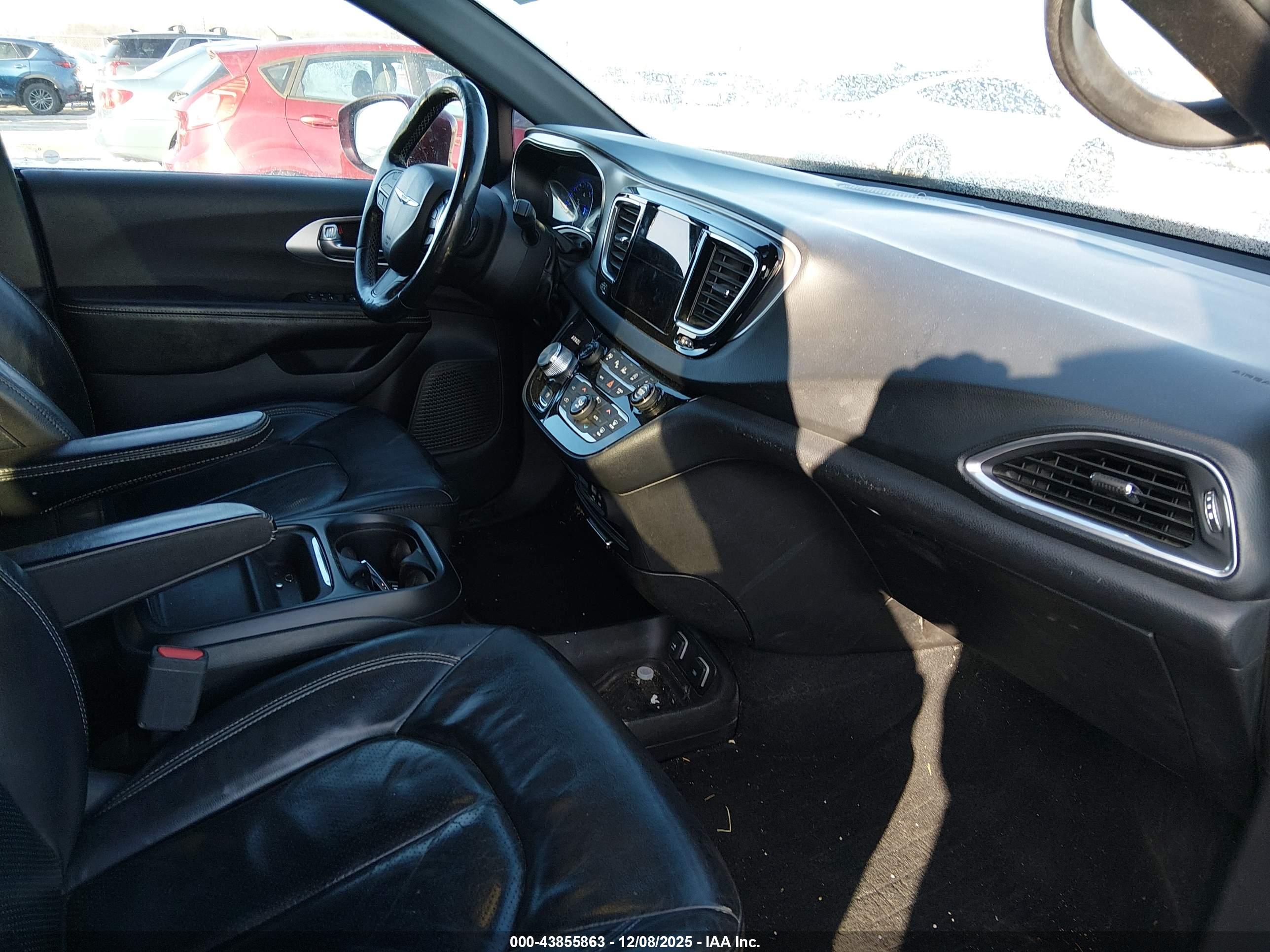 CHRYSLER PACIFICA image 5
