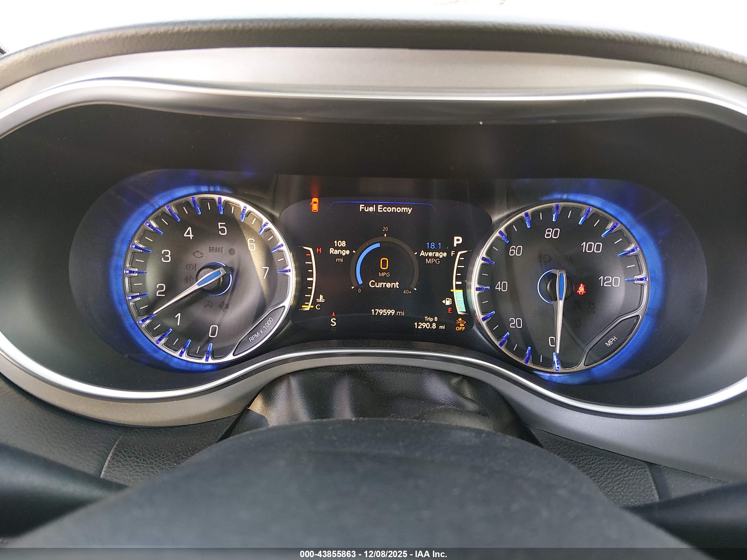 CHRYSLER PACIFICA image 7