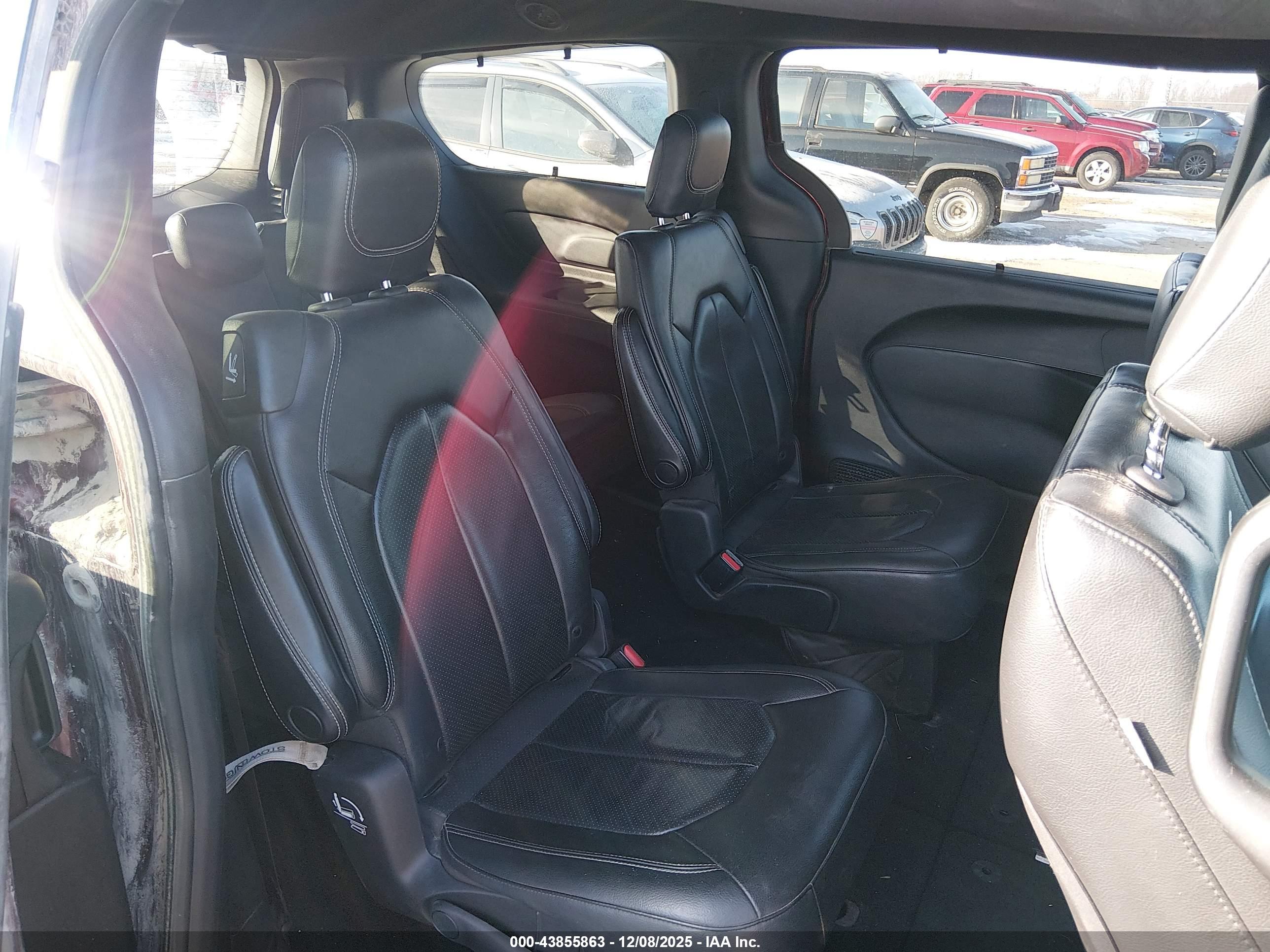 CHRYSLER PACIFICA image 8
