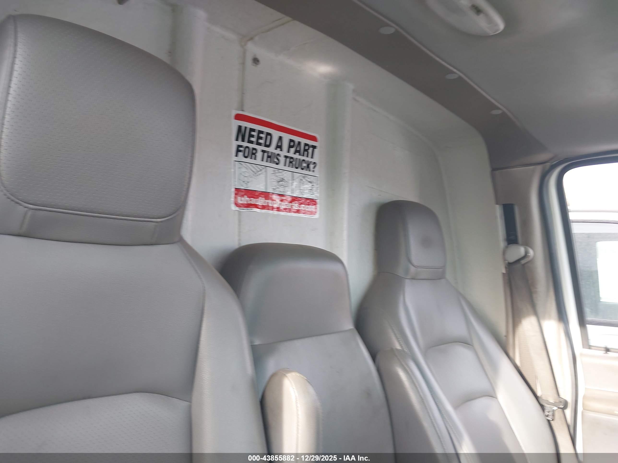 FORD E-450 image 7