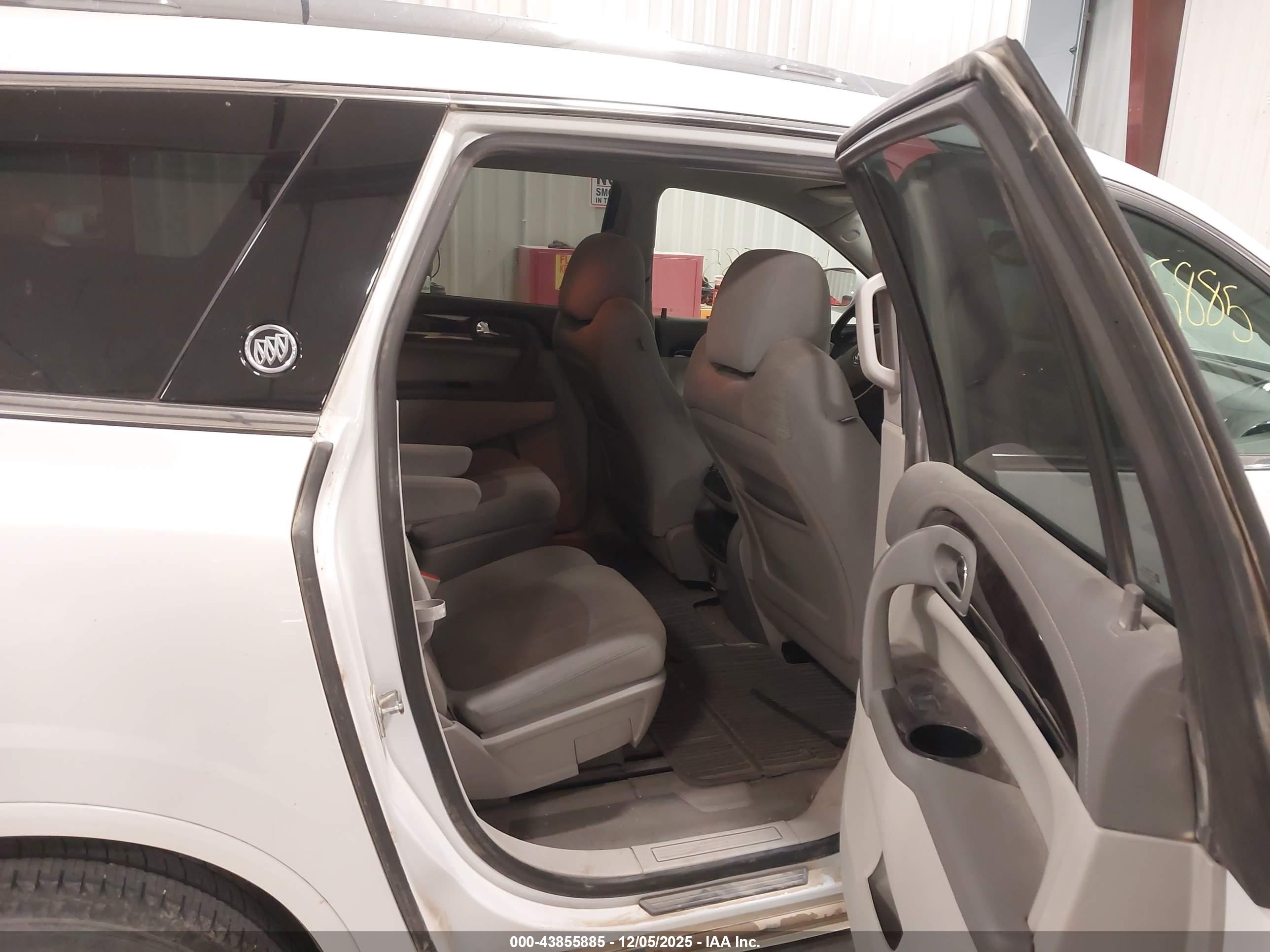 BUICK ENCLAVE image 8