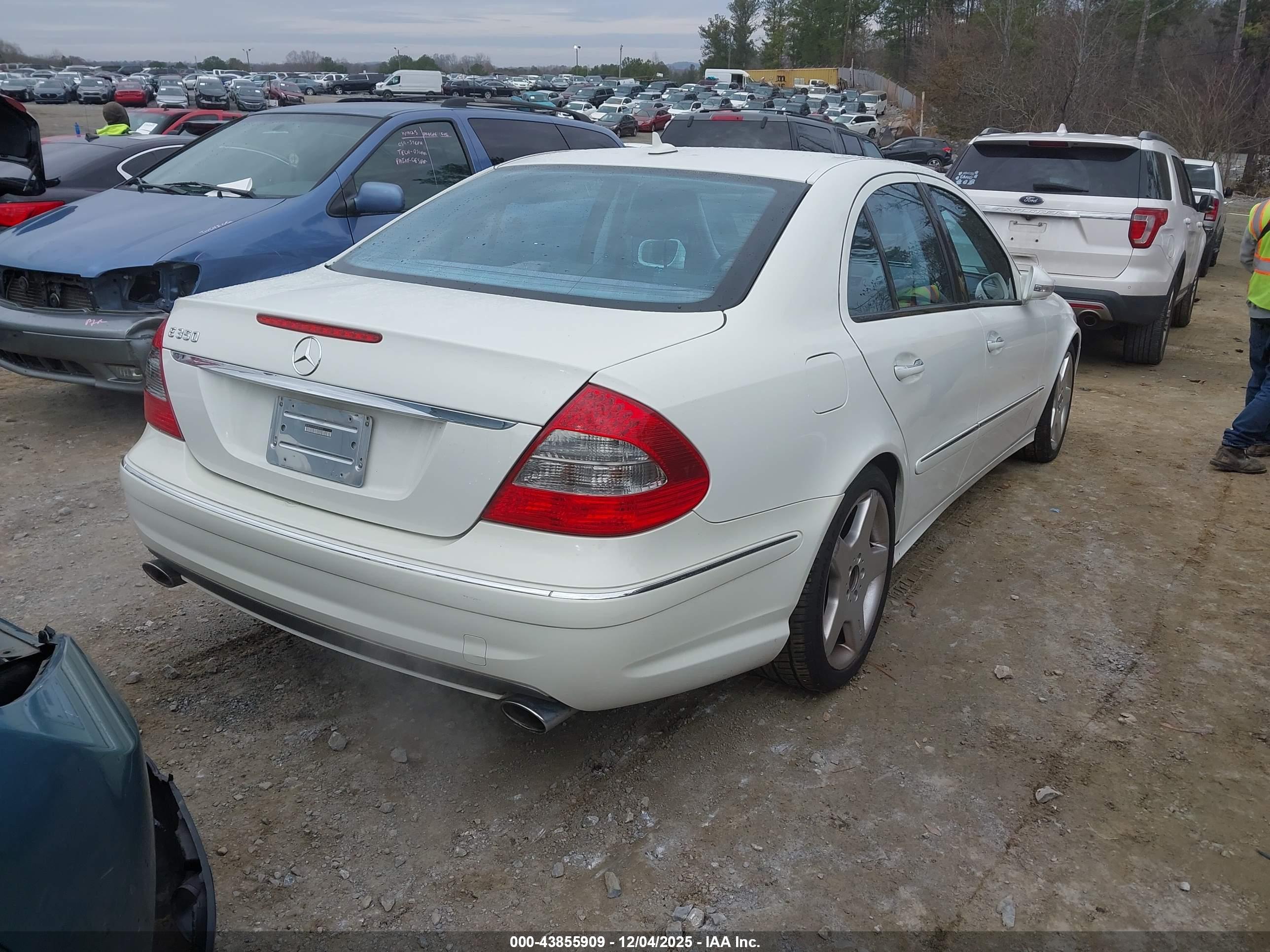 MERCEDES-BENZ E image 4