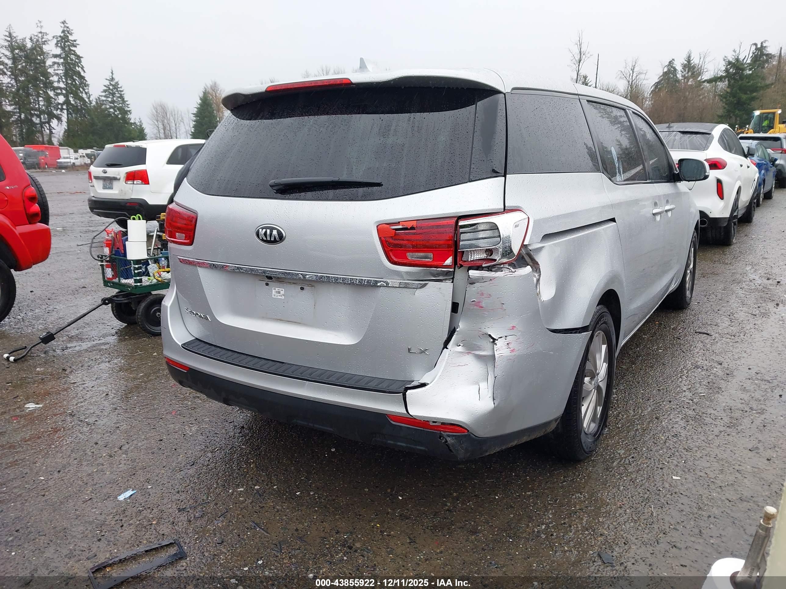 KIA SEDONA image 4