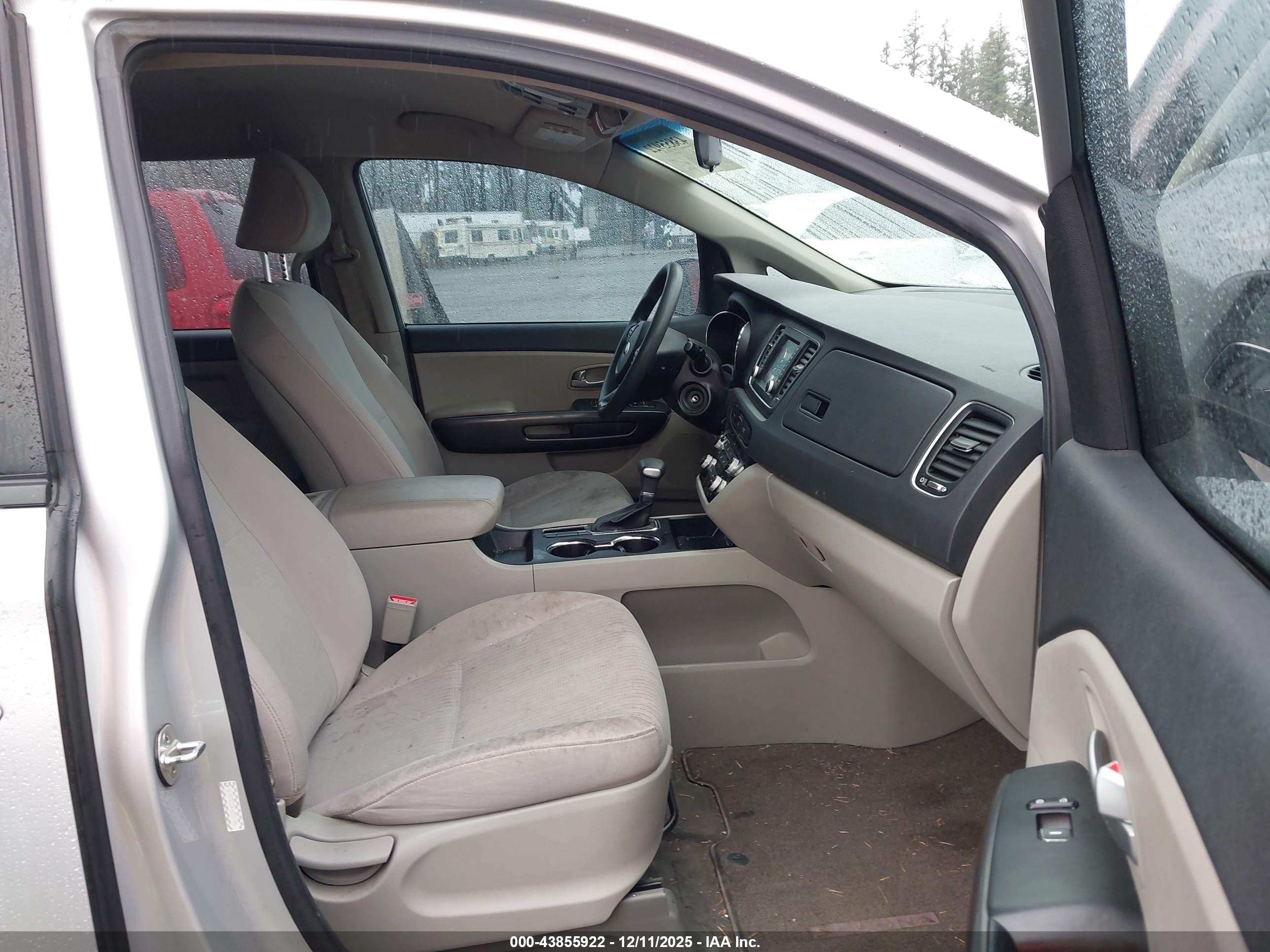 KIA SEDONA image 5