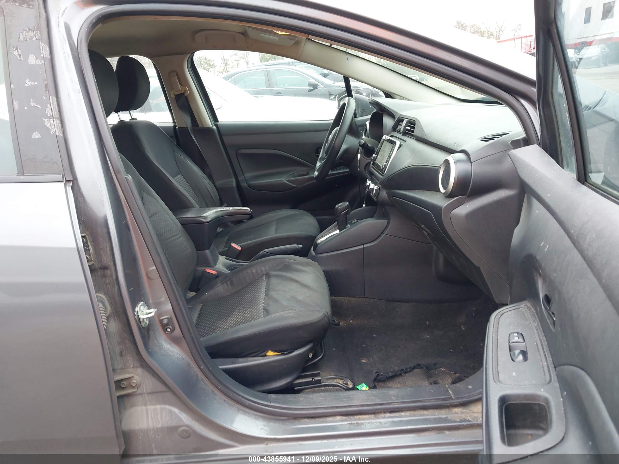 NISSAN VERSA image 5