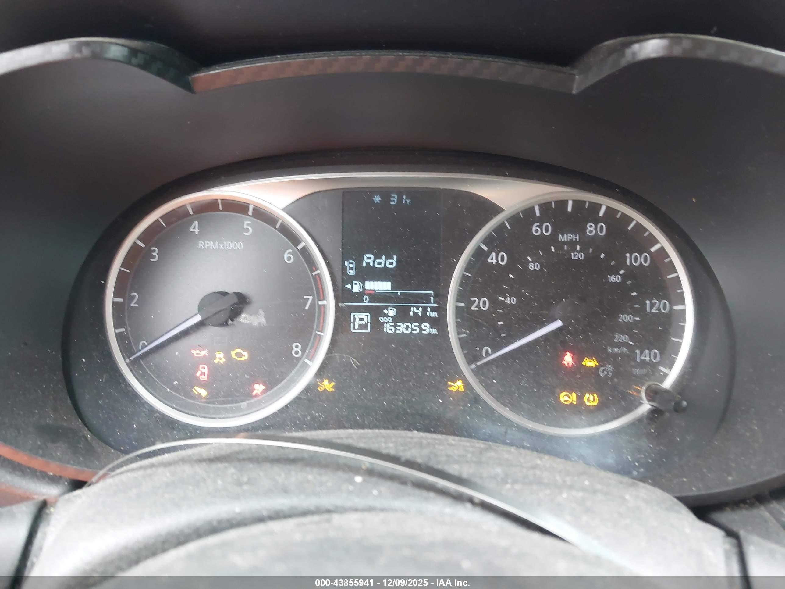 NISSAN VERSA image 7